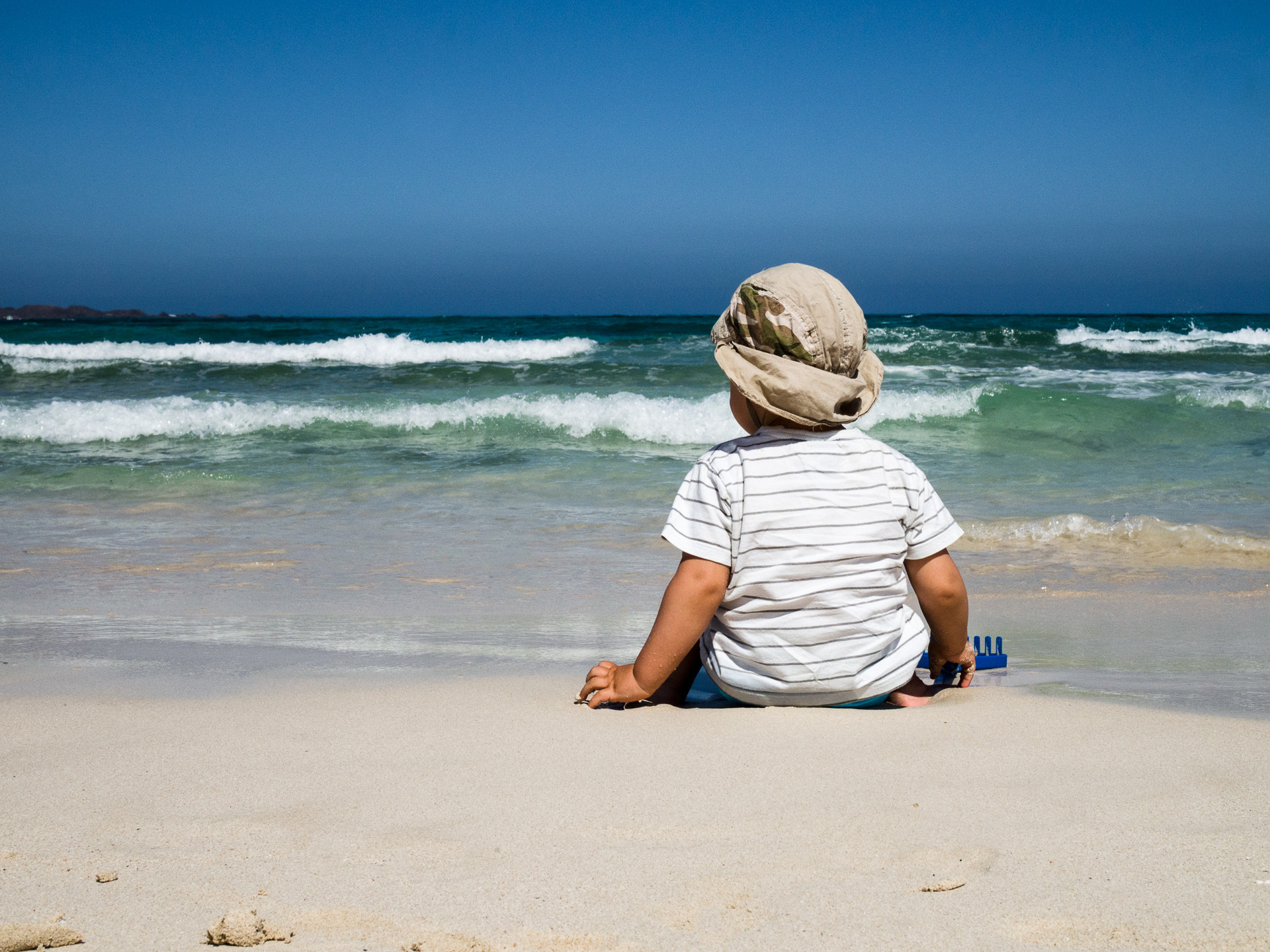 Olympus OM-D E-M1 sample photo. Child on the beach photography