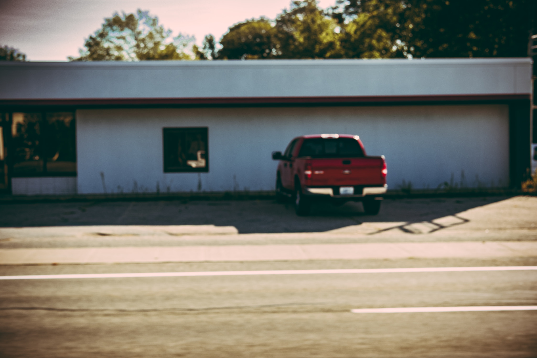 Fujifilm X-E2S + Fujifilm XF 35mm F2 R WR sample photo. Red truck photography