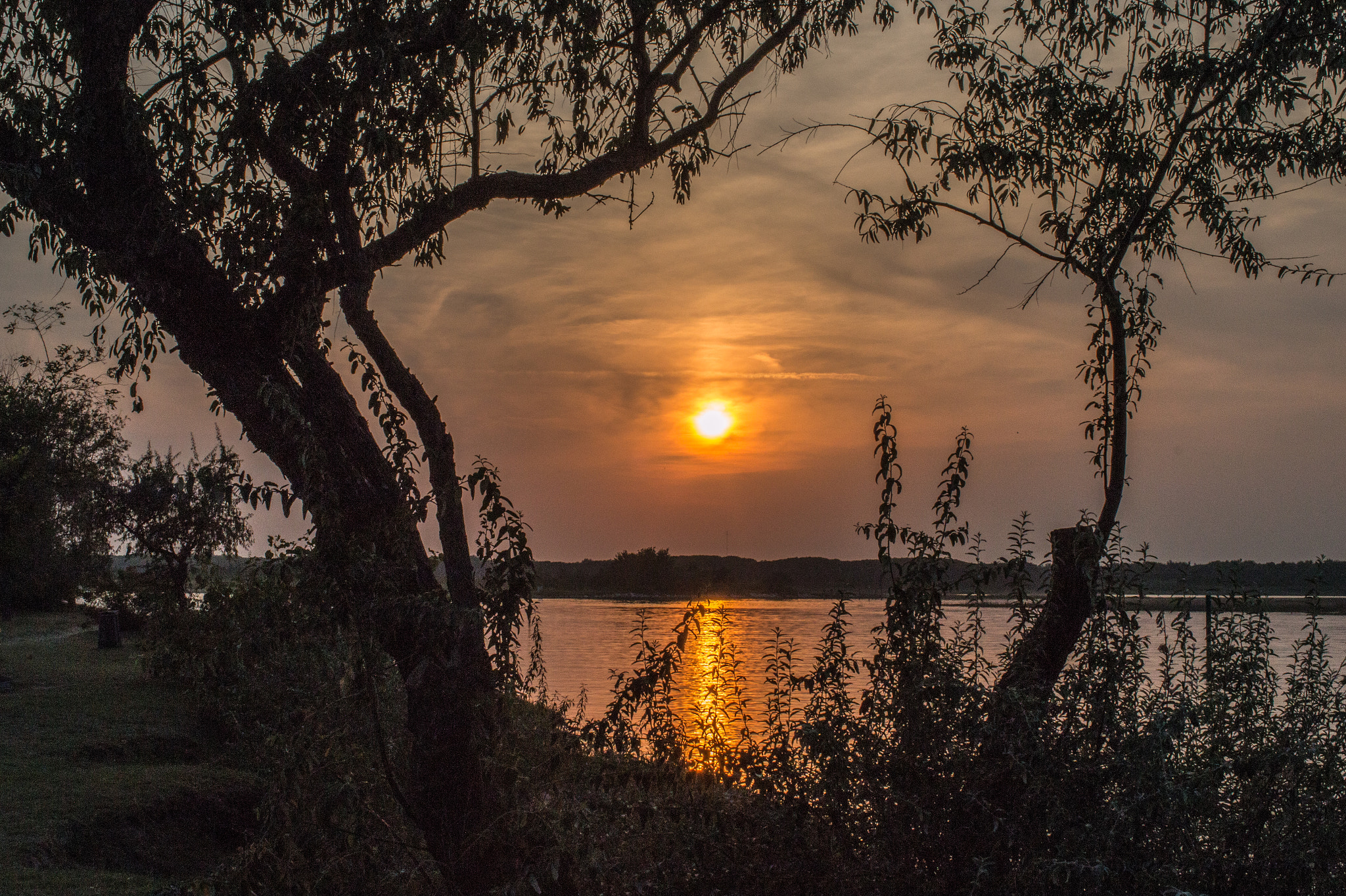 Canon EOS 70D + Canon EF 35mm F1.4L USM sample photo. Sunset on water photography