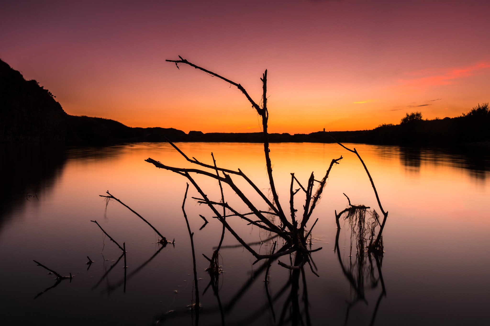 Sigma 10-20mm F3.5 EX DC HSM sample photo. Tree in lake photography
