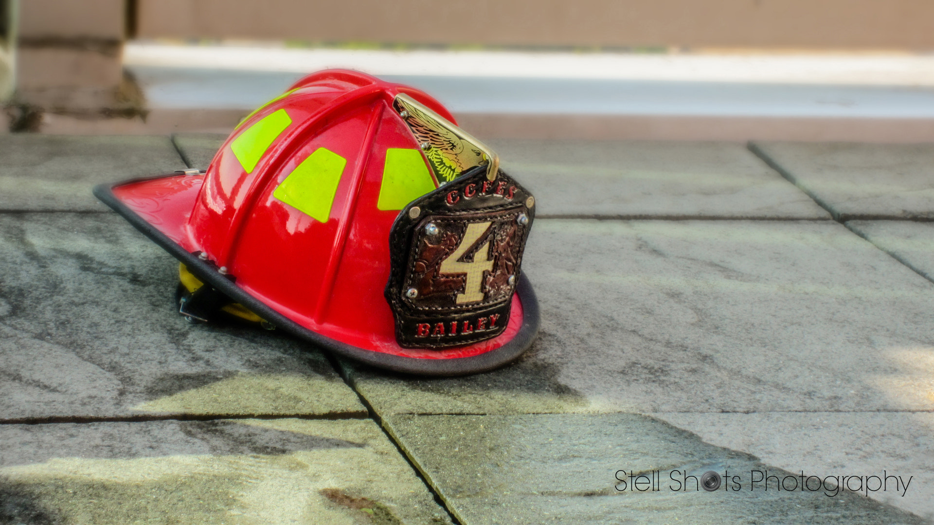 Canon PowerShot ELPH 300 HS (IXUS 220 HS / IXY 410F) sample photo. Firefighter helmet photography