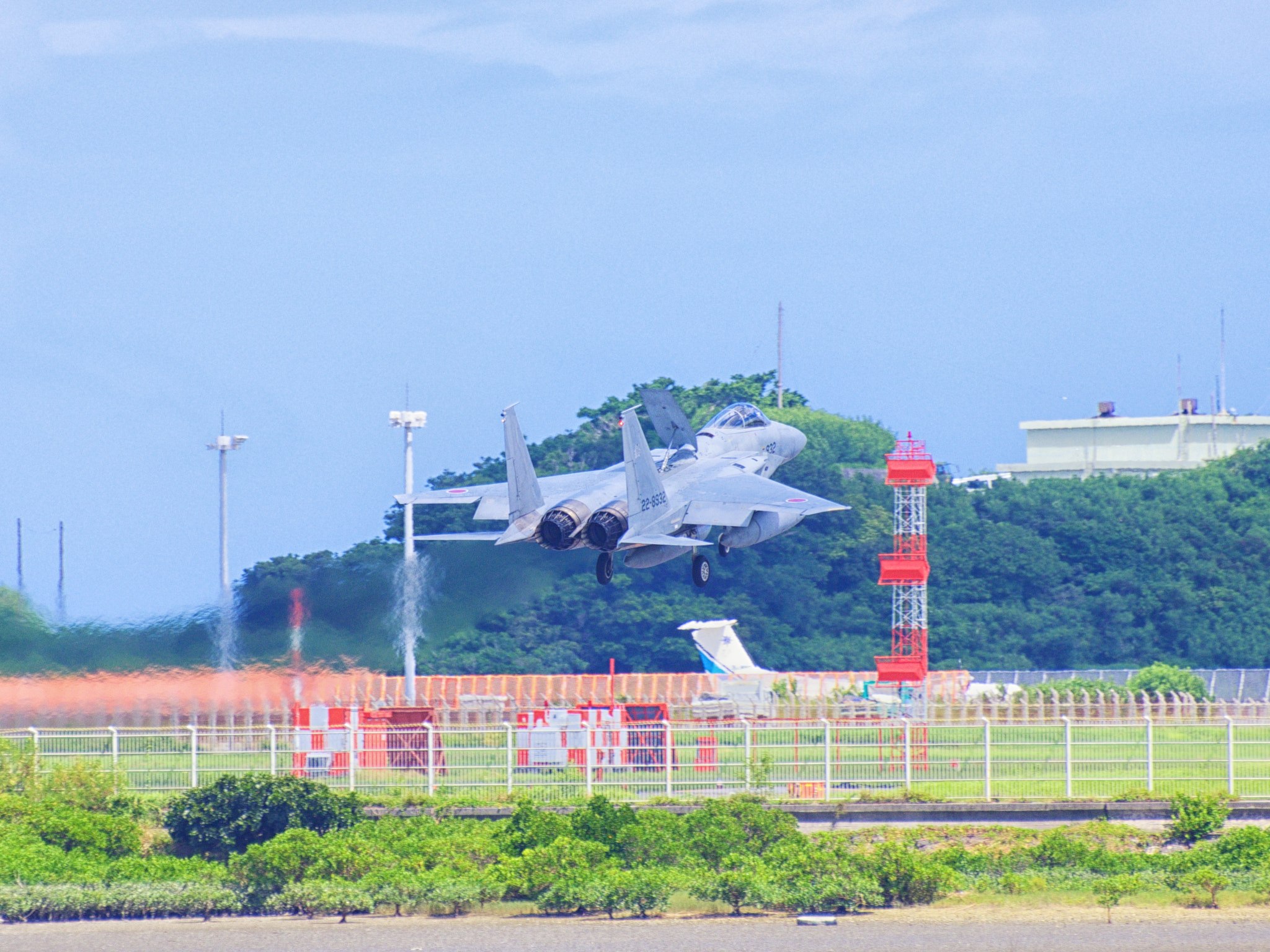 Olympus OM-D E-M1 sample photo. Landing of the self-defense forces aircraft. photography