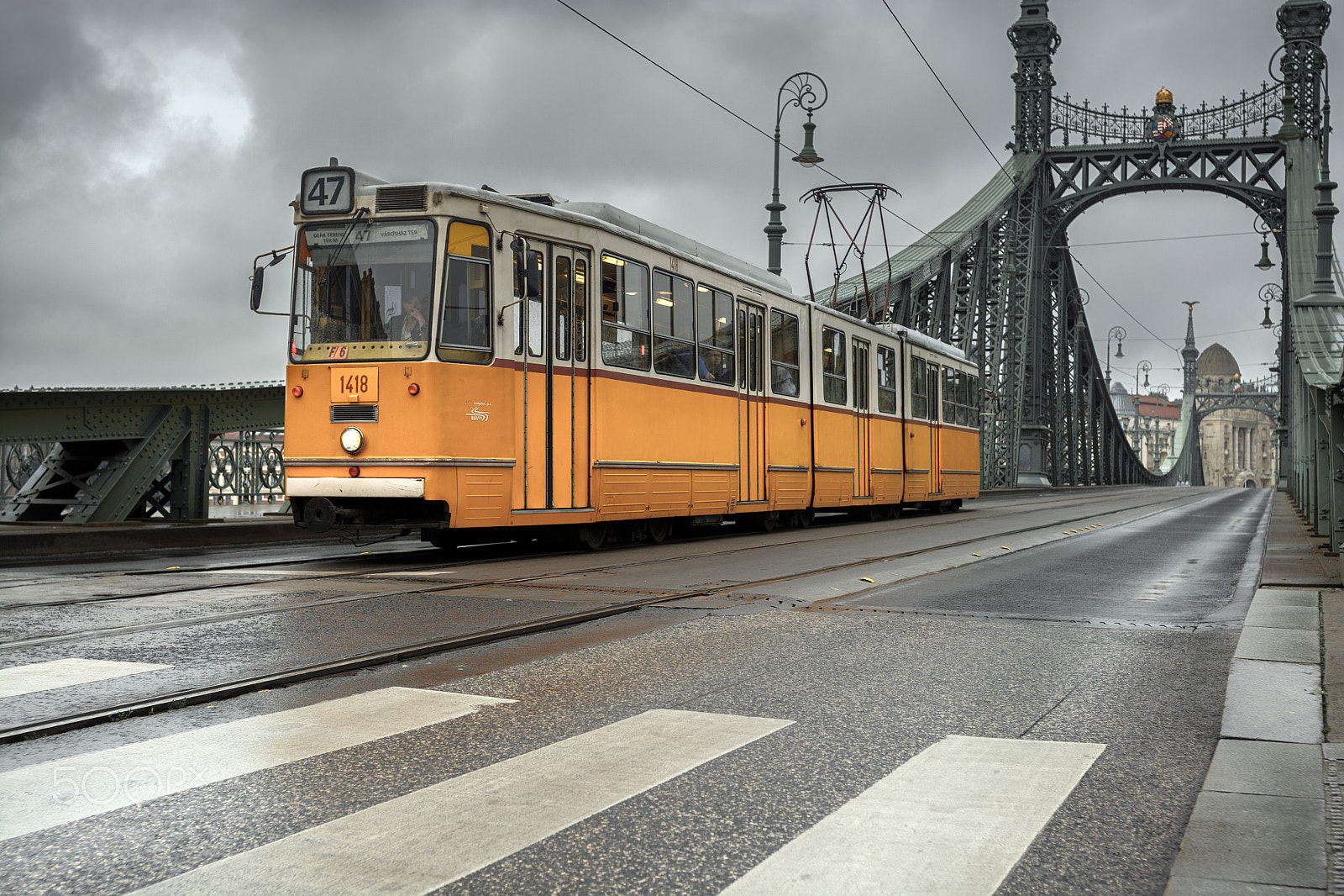 Nikon AF-S Nikkor 17-35mm F2.8D ED-IF sample photo. Tram on the liberty bridge photography
