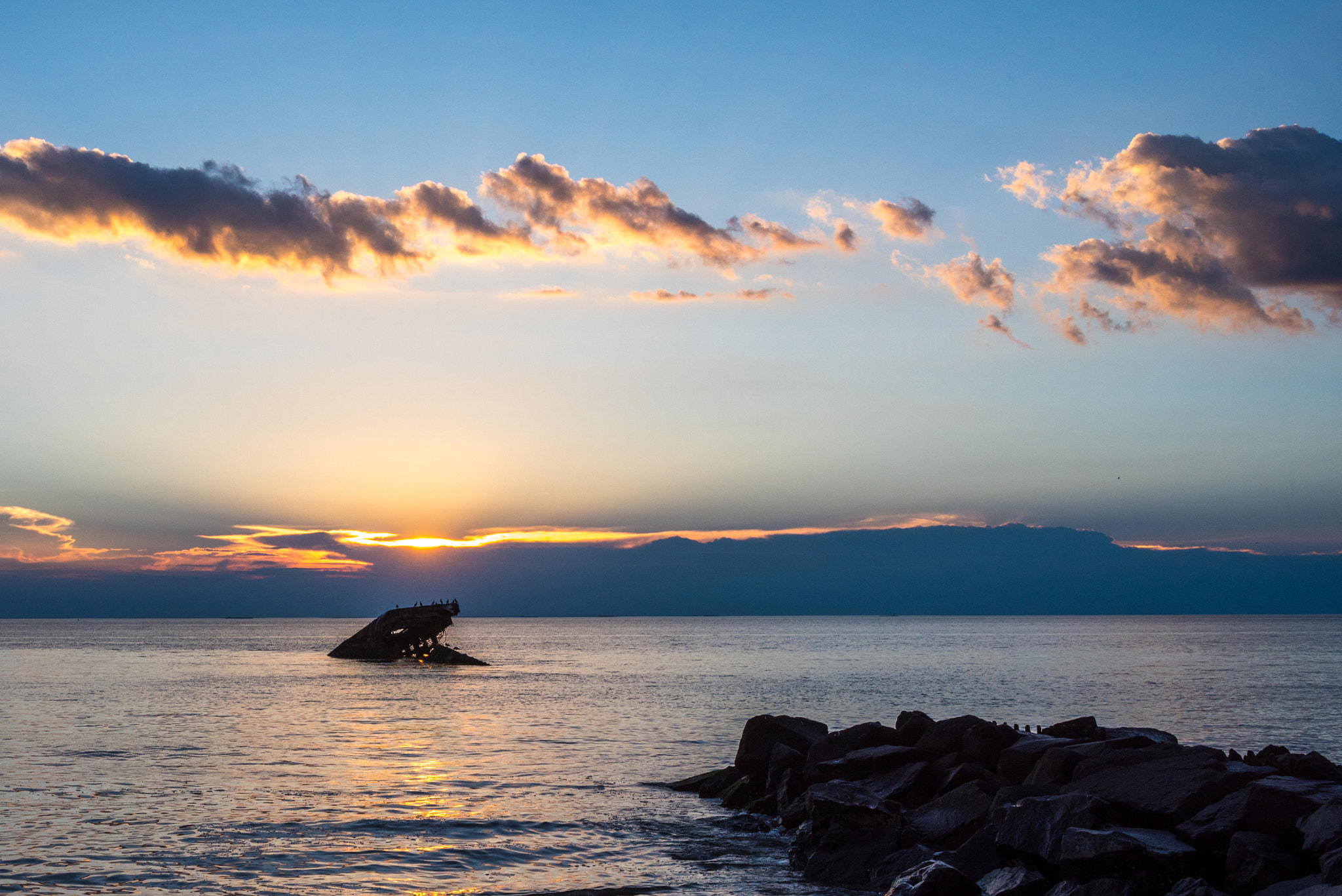 AF Zoom-Nikkor 35-105mm f/3.5-4.5D sample photo. After sundown photography
