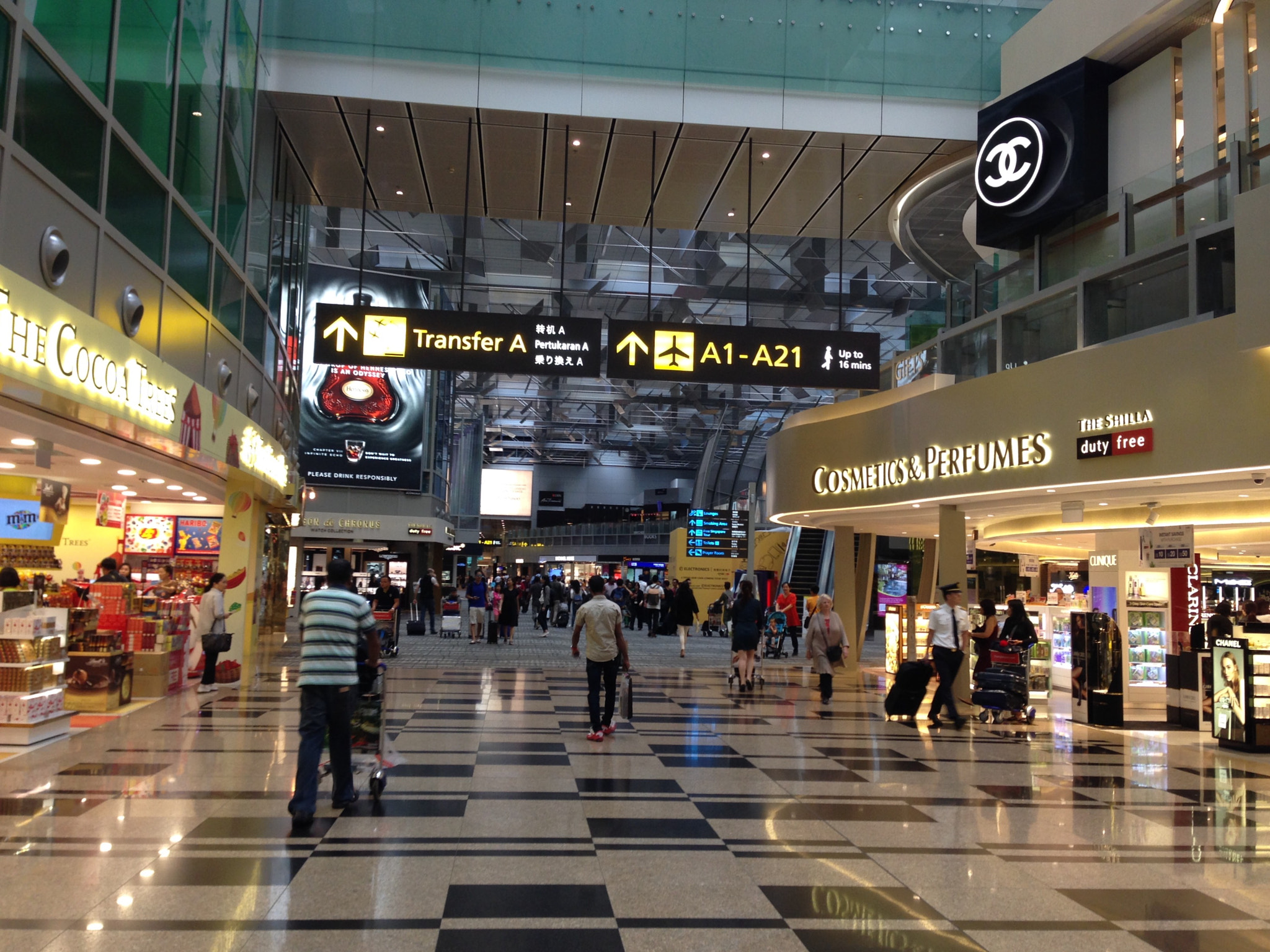 Apple iPhone5,2 sample photo. Waiting hall at changi airport 新加坡樟宜机场候机厅 photography