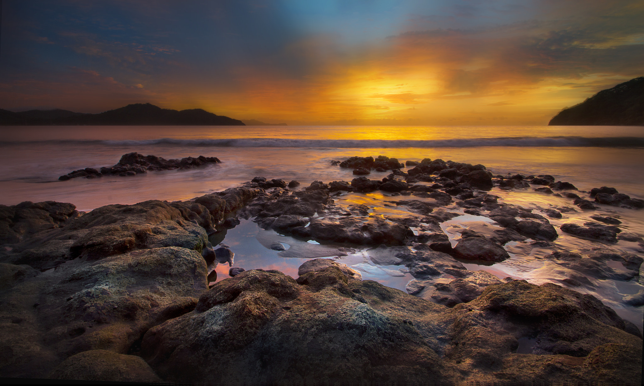 Sigma 10-20mm F3.5 EX DC HSM sample photo. Sunset on the rocks photography