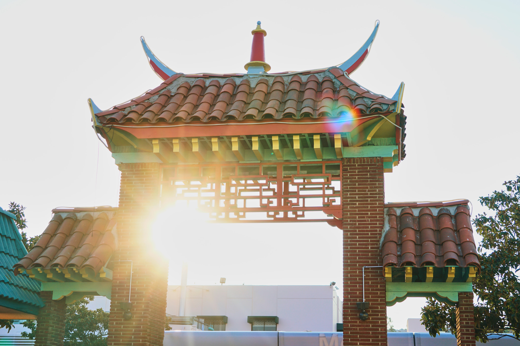 Sony a6300 + Sony Vario Tessar T* FE 24-70mm F4 ZA OSS sample photo. Chinatown gate photography
