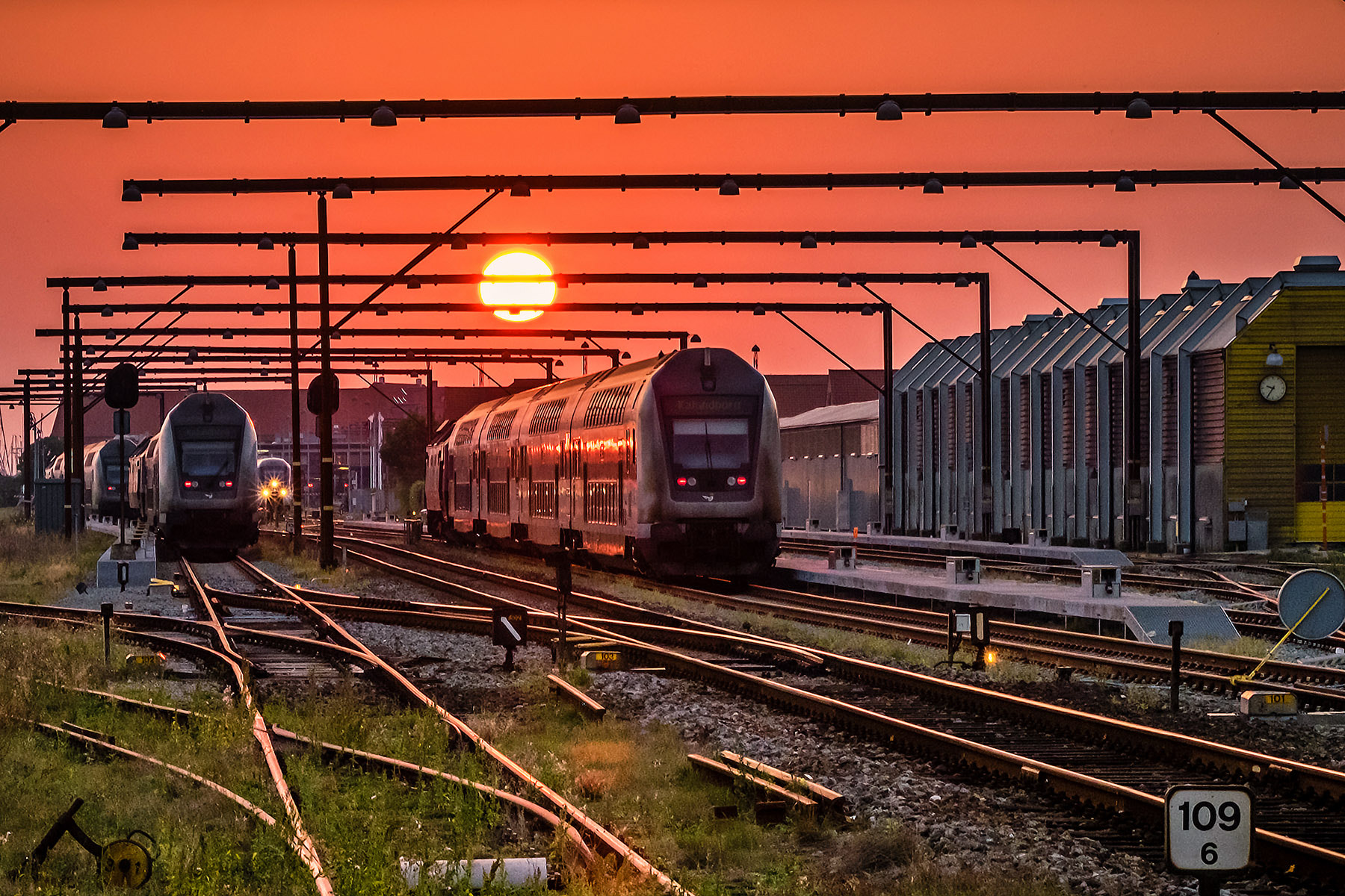Fujifilm X-E2 + Fujifilm XF 90mm F2 R LM WR sample photo. Sunset with train photography