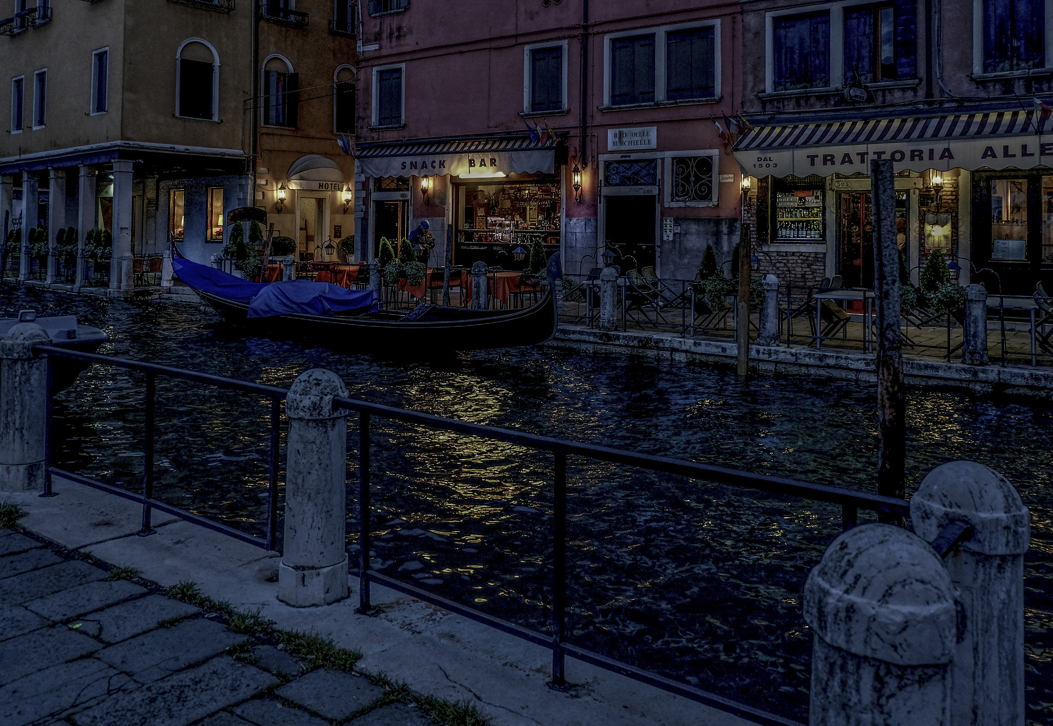 Fujifilm XC 16-50mm F3.5-5.6 OIS sample photo. Venice by night photography