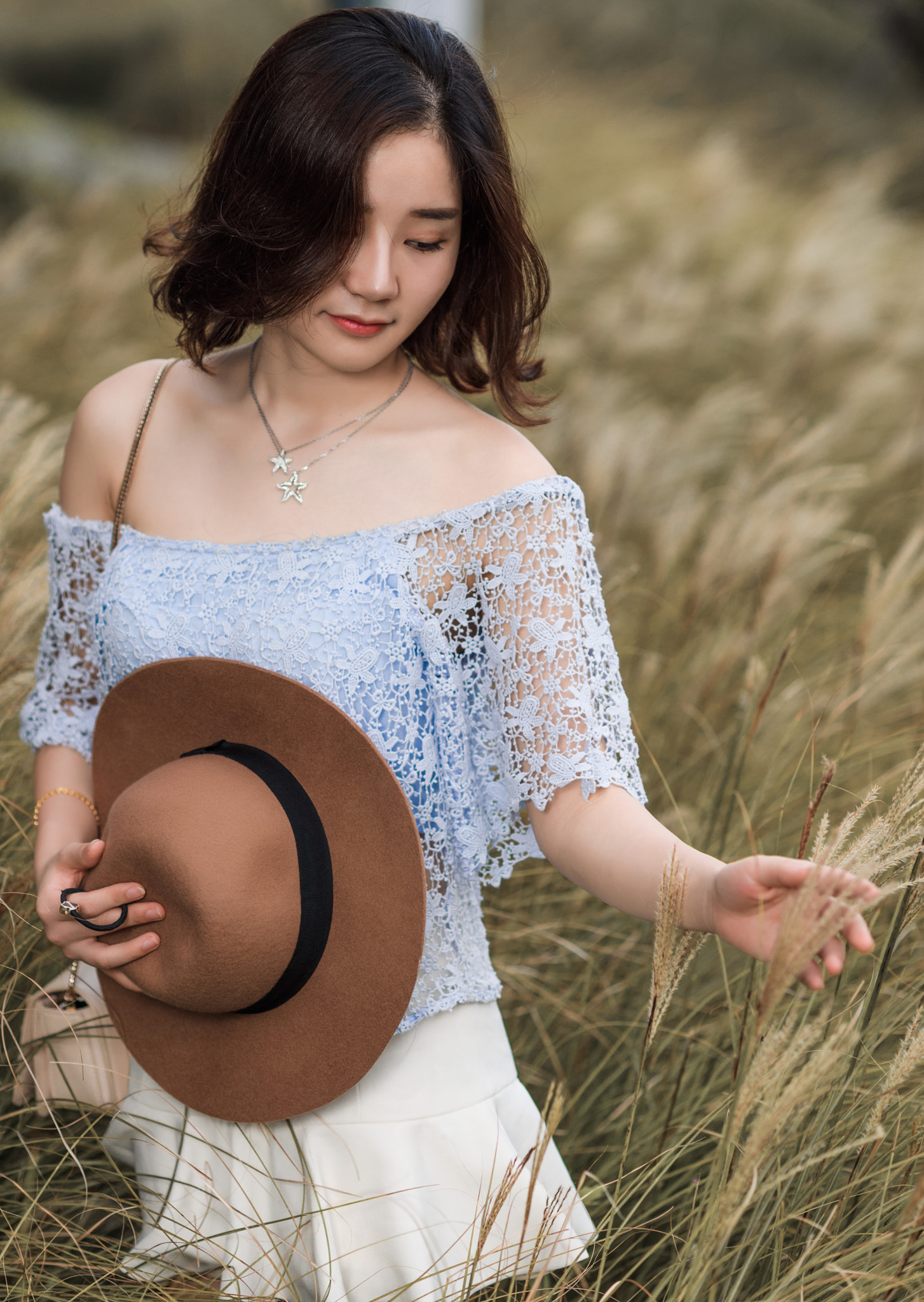 Nikon D750 + Nikon AF Nikkor 105mm F2D DC sample photo. Portrait of yu inside grass photography