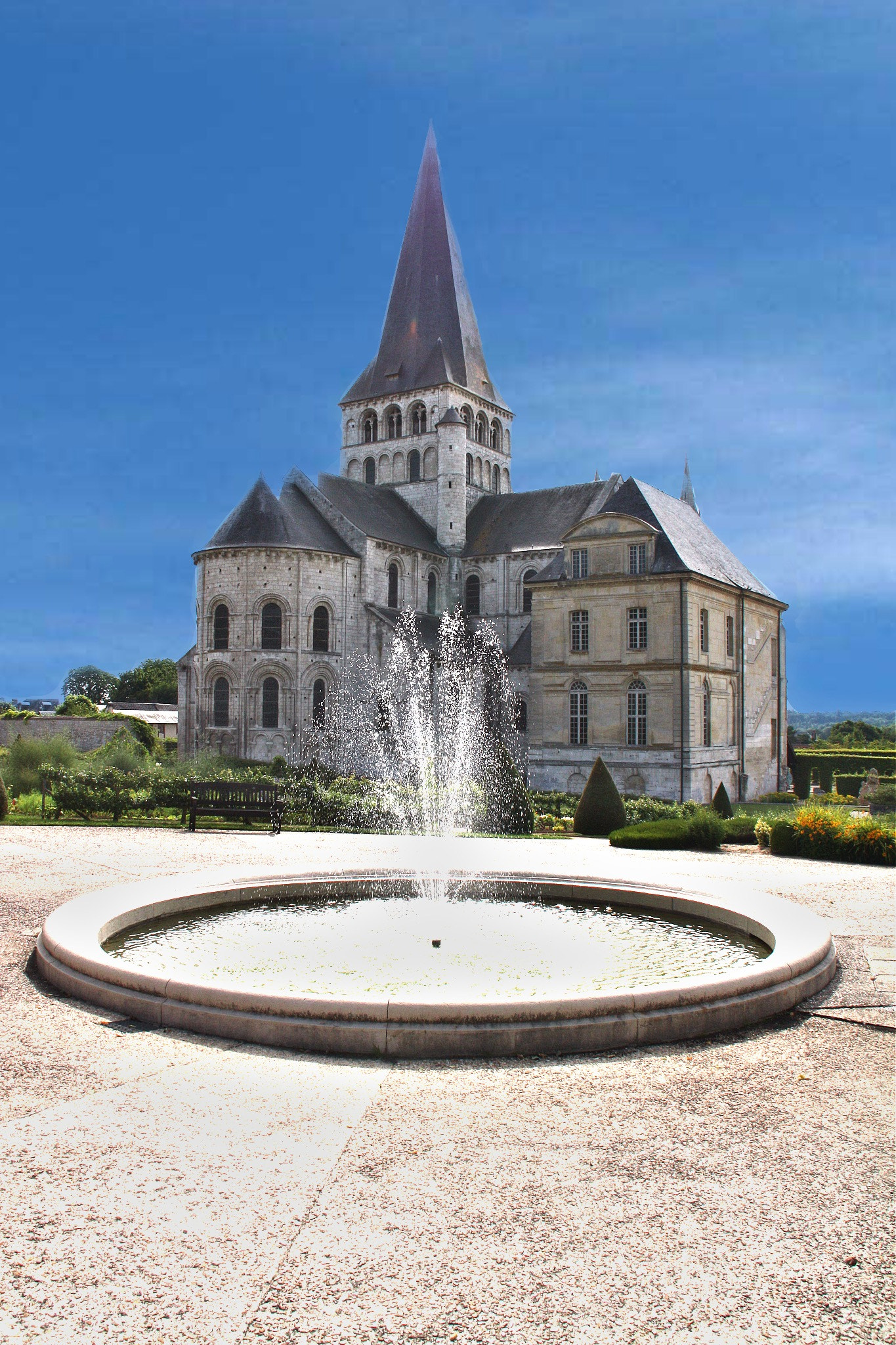 Canon EF-S 18-200mm F3.5-5.6 IS sample photo. L'abbaye de st-georges de boscherville photography