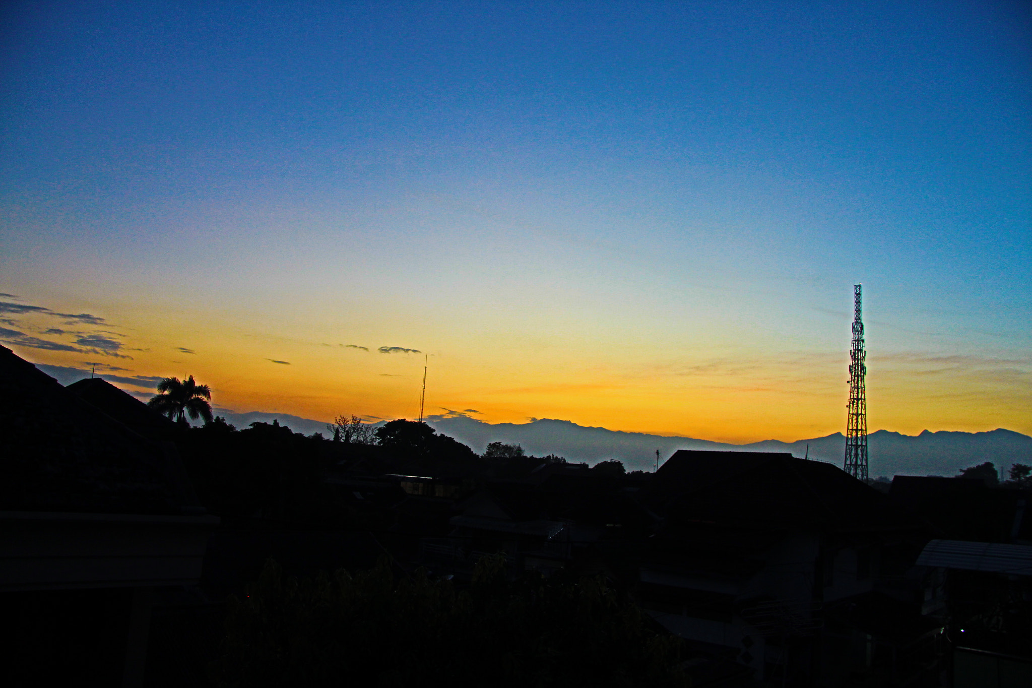 Canon EF-S 17-85mm F4-5.6 IS USM sample photo. Sunrise photography