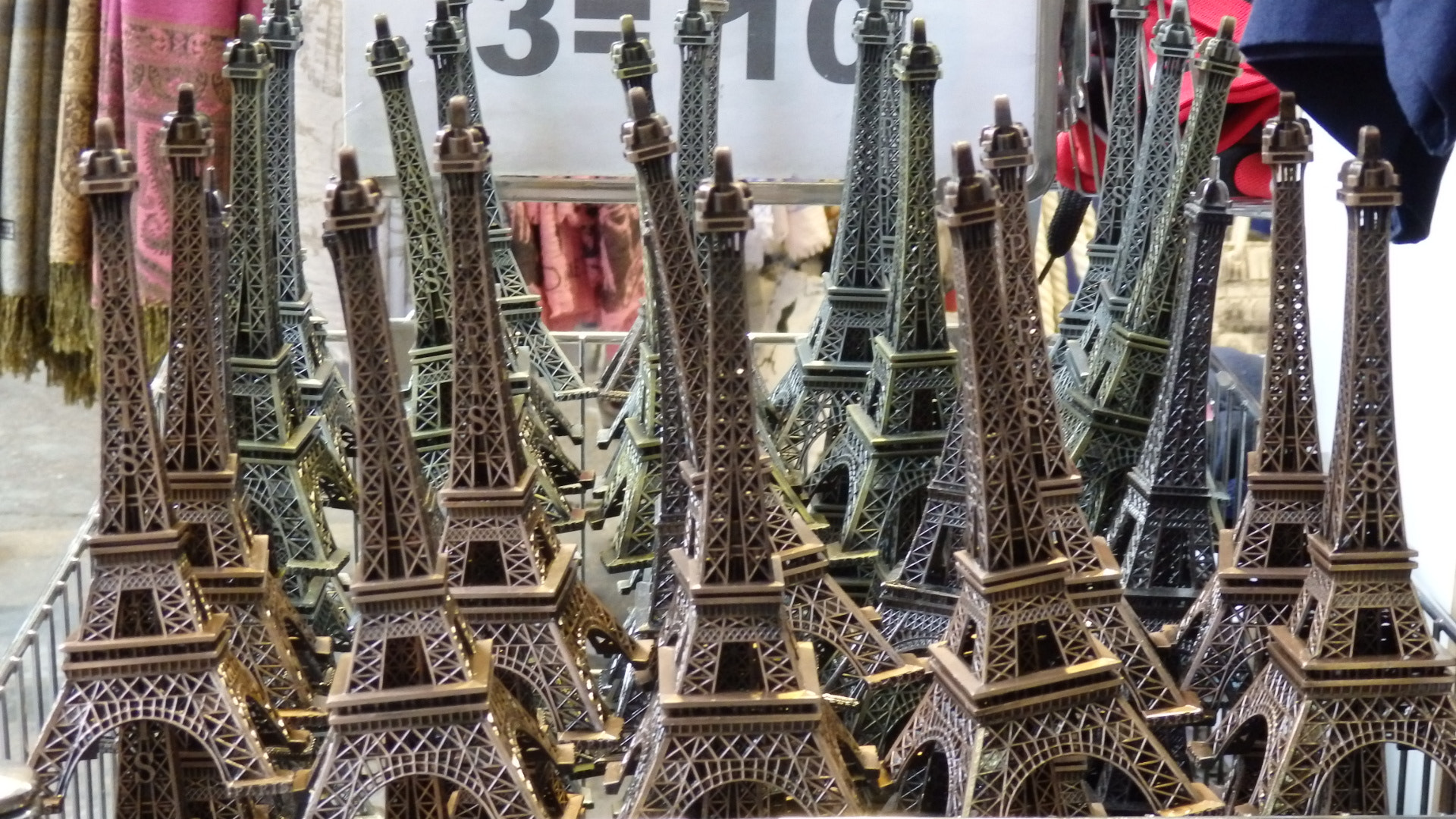 Olympus SZ-16,DZ-105 sample photo. Busy landmark photography