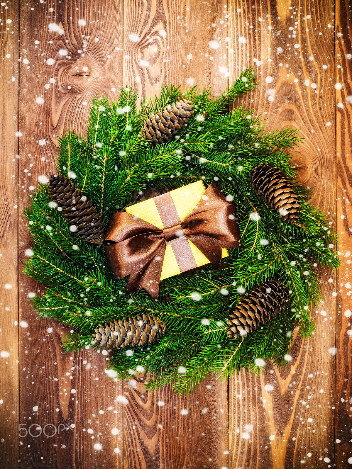 Olympus OM-D E-M1 + OLYMPUS 14-54mm Lens sample photo. Wreath on the wooden board. wrapped gift box. christmas and new year concept photography