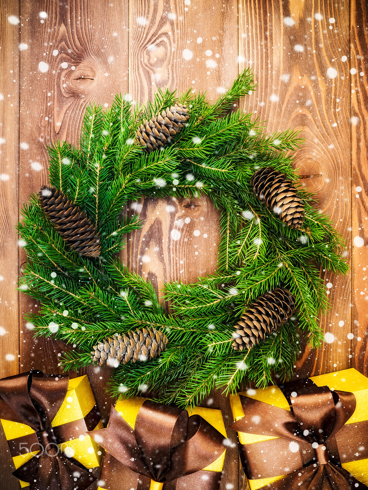 Olympus OM-D E-M1 + OLYMPUS 14-54mm Lens sample photo. Wreath on the wooden board. wrapped gift boxes. christmas and new year concept photography