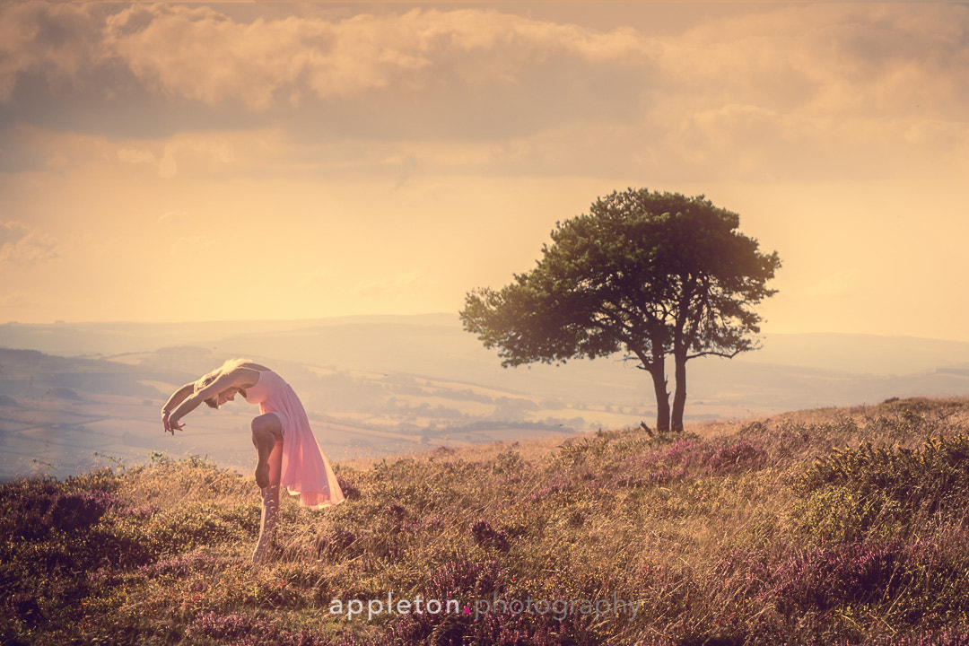 LUMIX G VARIO 45-150/F4.0-5.6 sample photo. The dancer and the tree photography