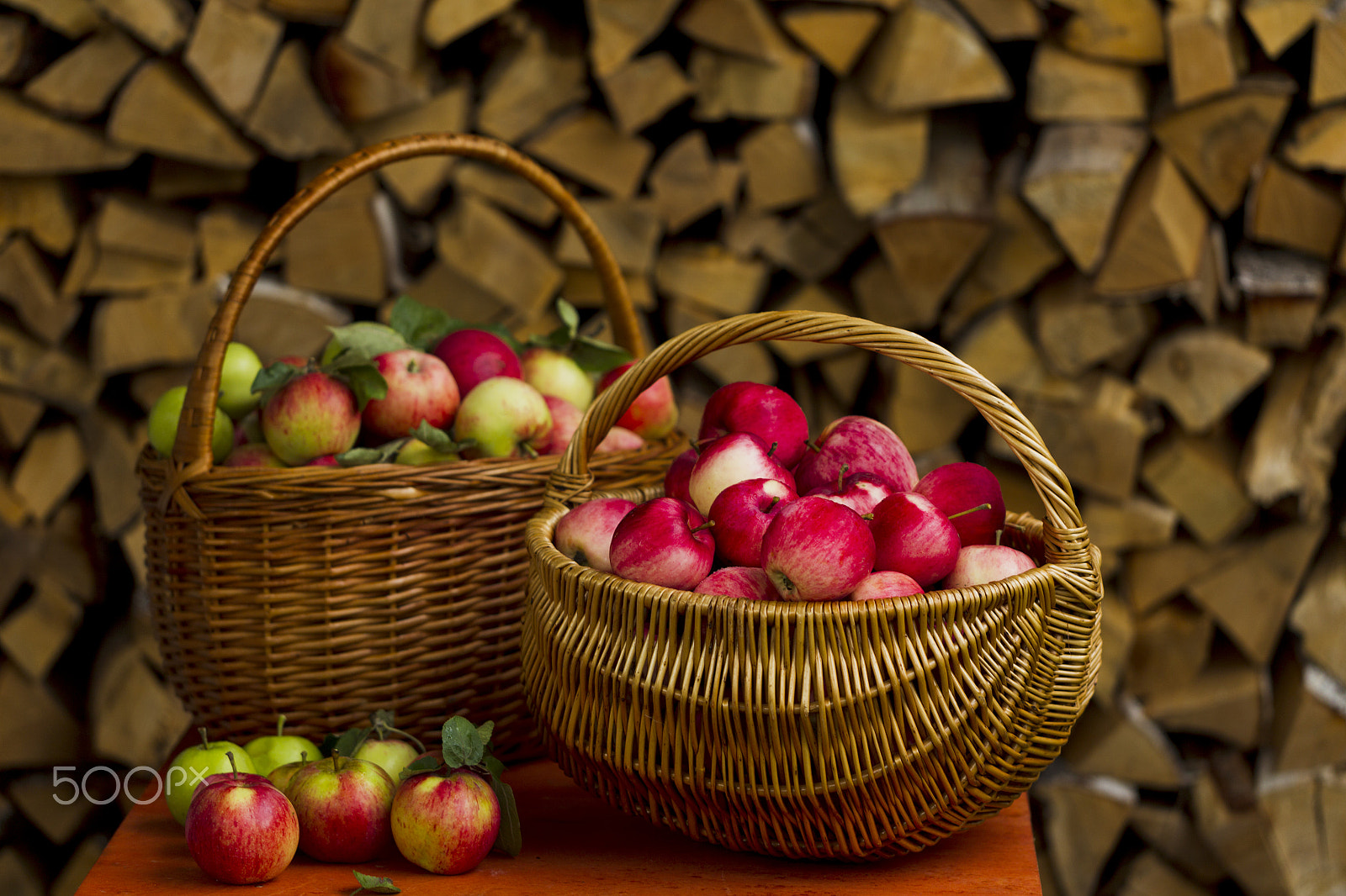Canon EF 100mm F2.8L Macro IS USM sample photo. Red apples in wooden wicker basket photography