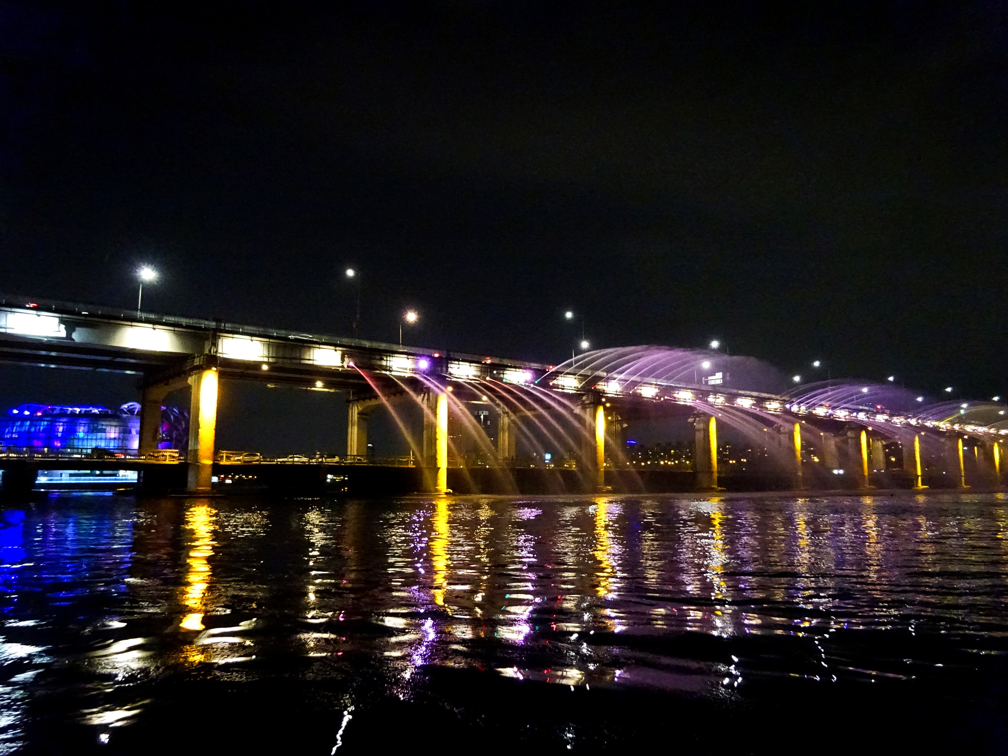 Sony 25-500mm F3.5-6.5 sample photo. Banpo bridge photography