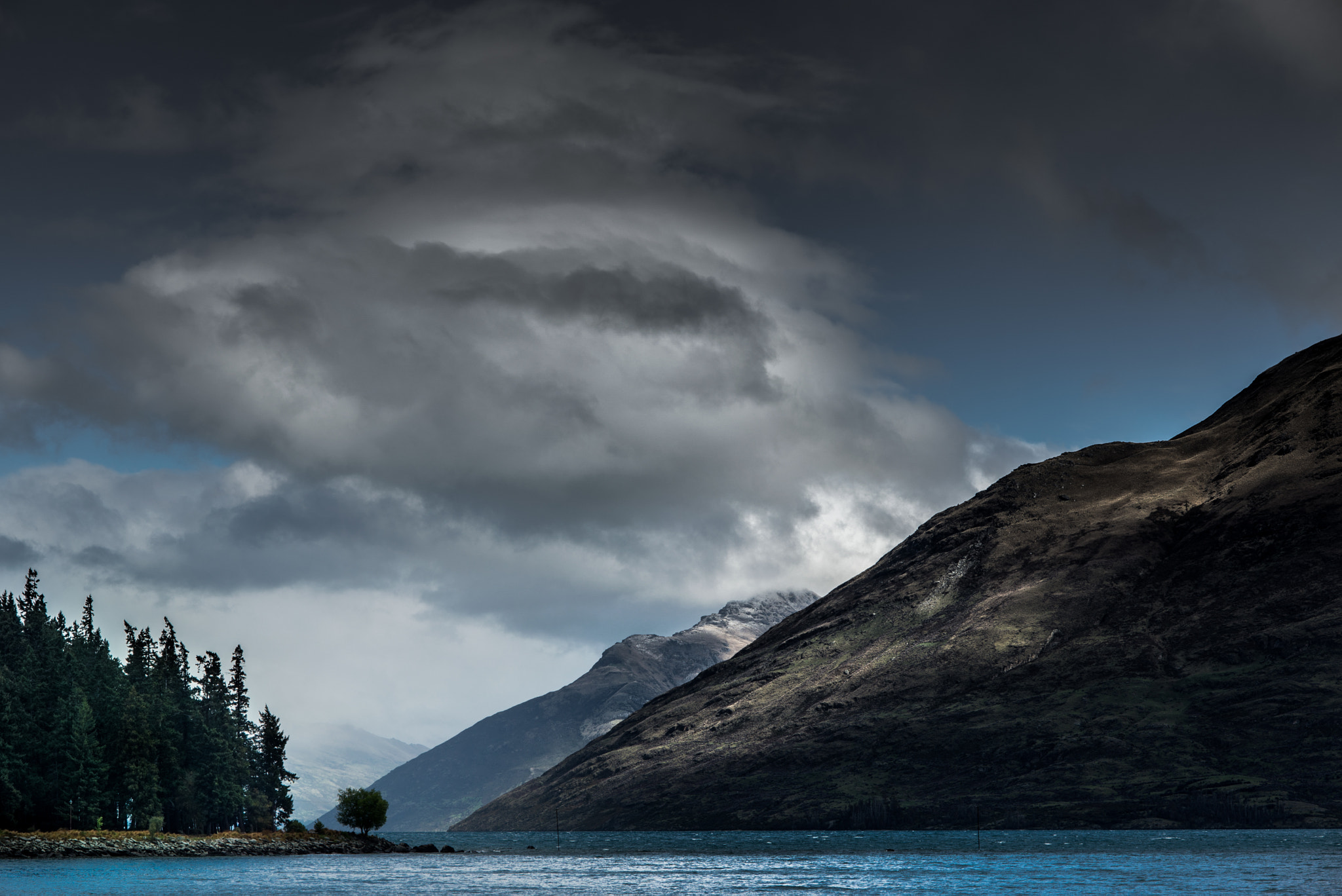 Nikon D600 + Nikon AF Nikkor 85mm F1.8D sample photo. Lake wakatipu photography