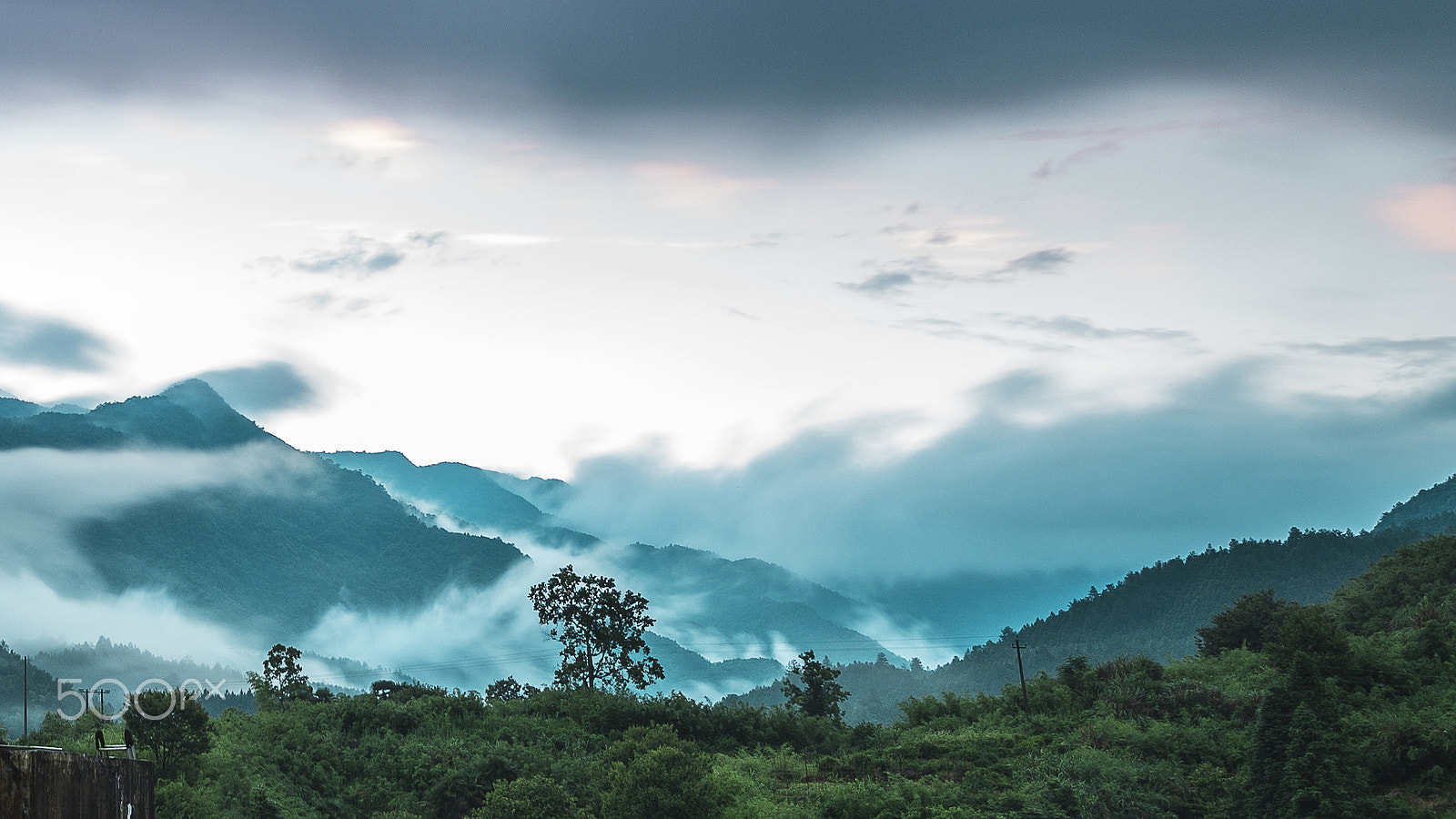 ZEISS Milvus 21mm F2.8 sample photo. Clouds mountains photography