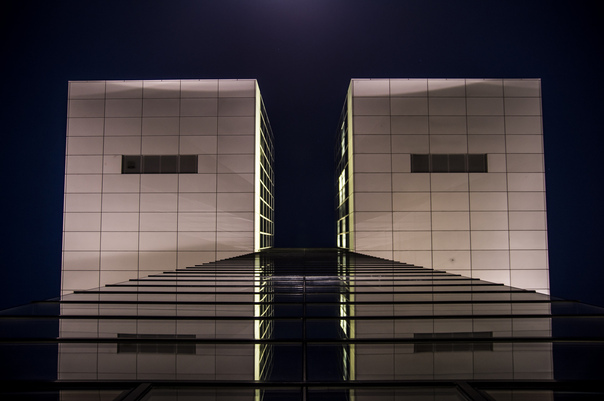 Sony SLT-A57 sample photo. Kranhouse straight upwards photography