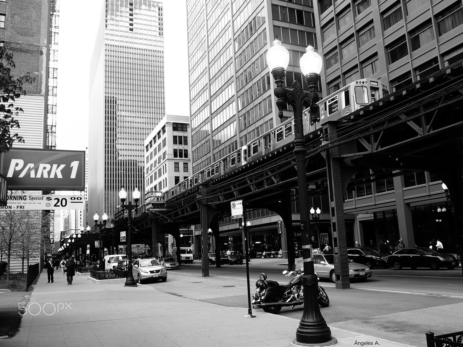 Olympus OM-D E-M5 + Olympus M.Zuiko Digital ED 14-42mm F3.5-5.6 EZ sample photo. Subway of chicago in black and white photography