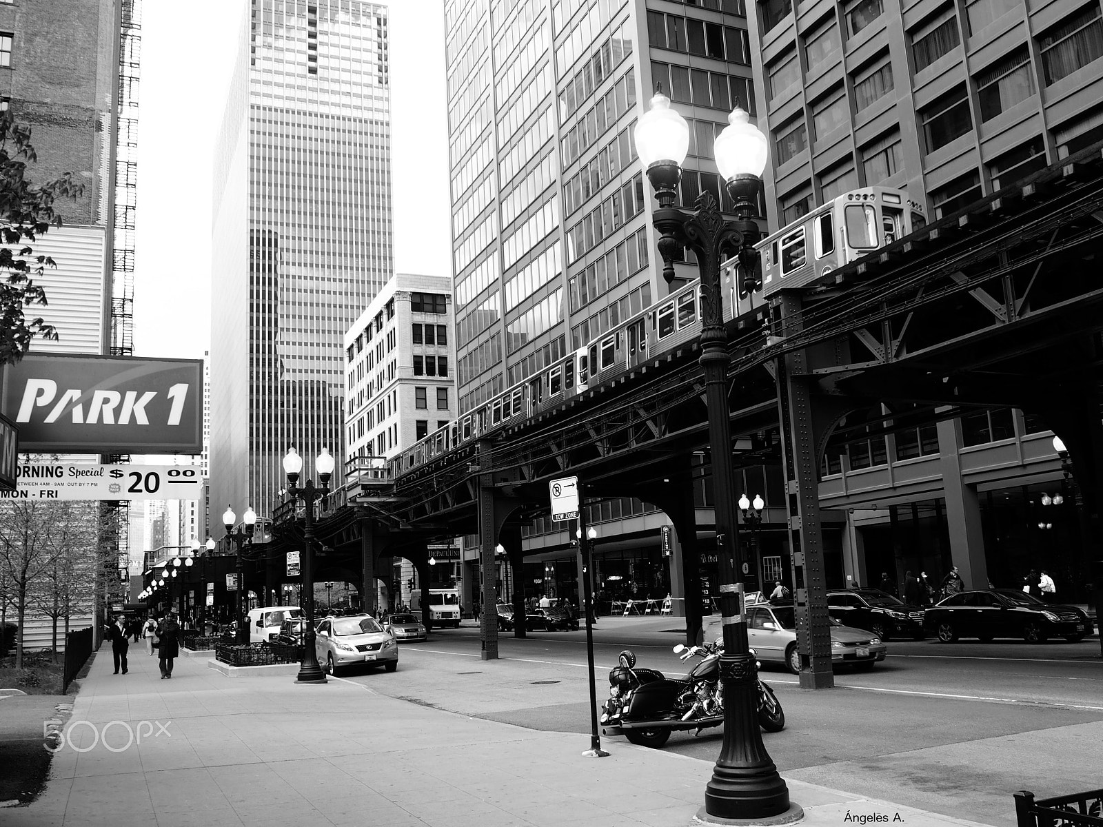 Olympus M.Zuiko Digital ED 14-42mm F3.5-5.6 EZ sample photo. Subway of chicago in black and white photography