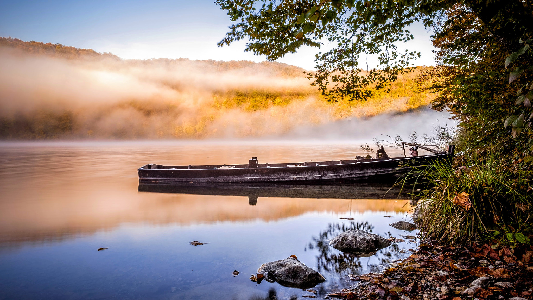 Fujifilm X-E2 + Fujifilm XF 14mm F2.8 R sample photo. Lac du val - jura photography