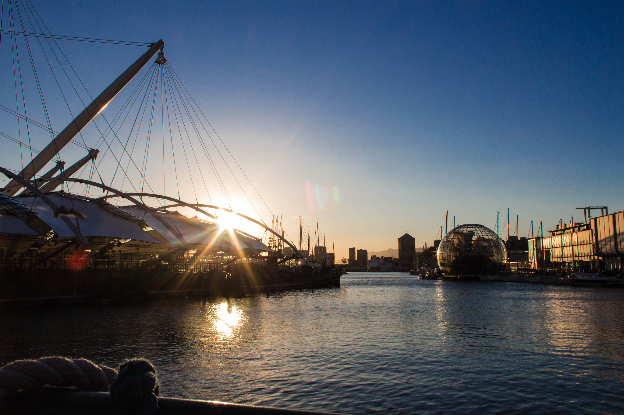 Canon EF-S 18-55mm F3.5-5.6 II sample photo. Porto antico photography