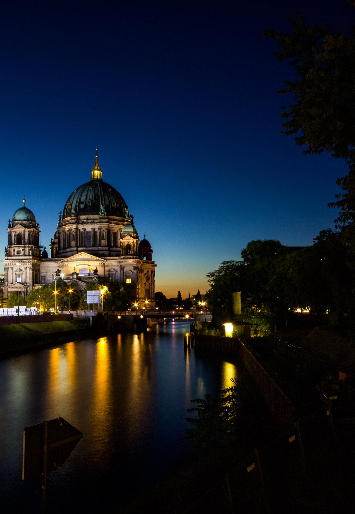Canon EOS 100D (EOS Rebel SL1 / EOS Kiss X7) + Canon EF-S 10-22mm F3.5-4.5 USM sample photo. Berlin cathedral photography