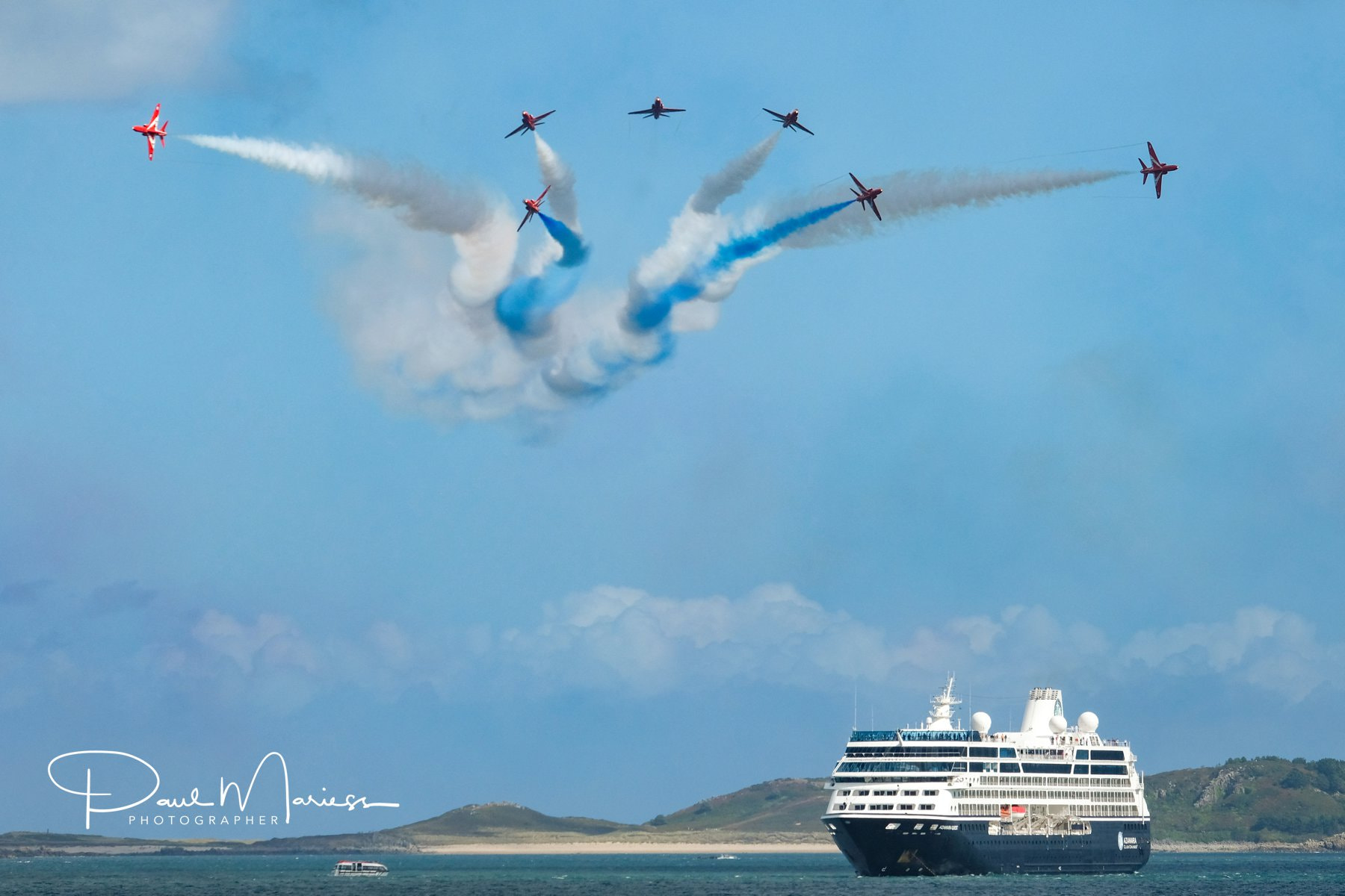 Fujifilm X-Pro2 + Fujifilm XF 55-200mm F3.5-4.8 R LM OIS sample photo. Red arrows photography