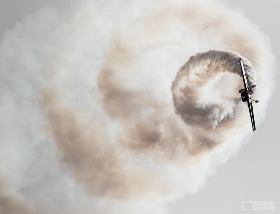 Canon EF 200mm F2.8L II USM sample photo. Circles photography