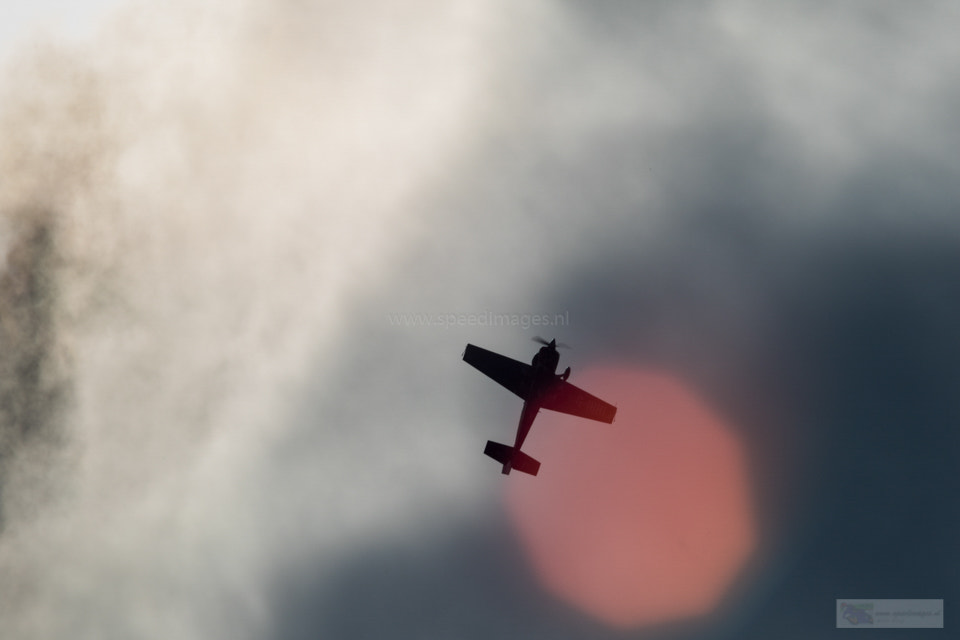 Canon EF 200mm F2.8L II USM sample photo. Red ball of light photography