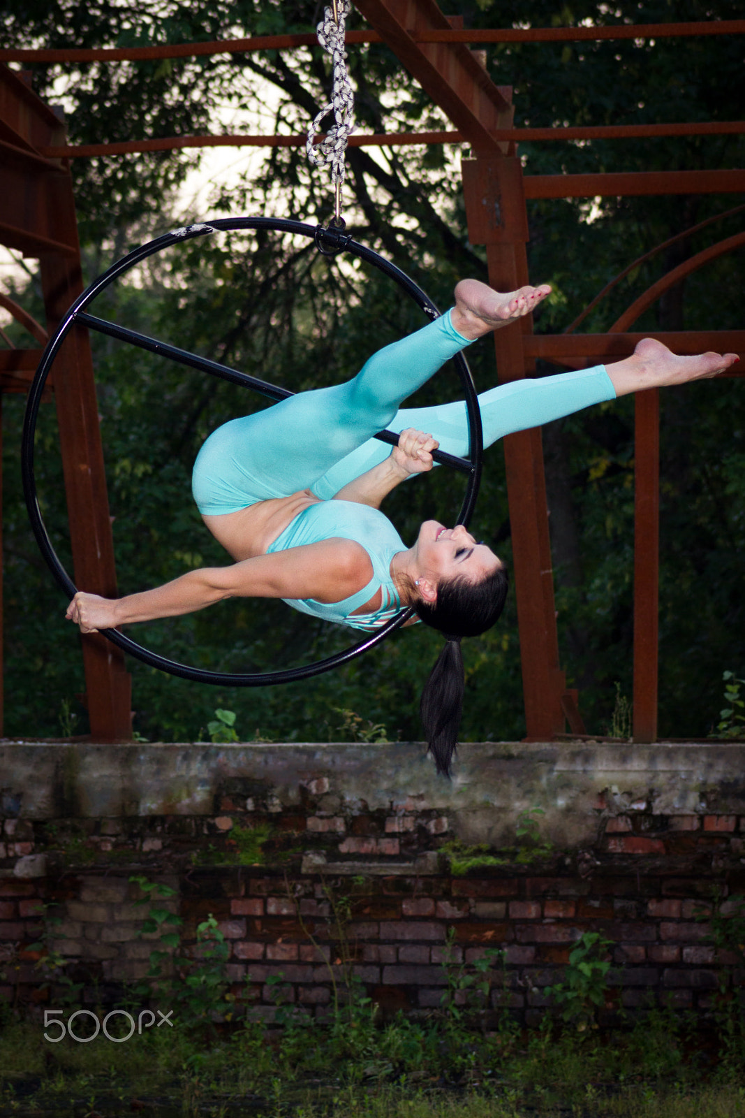 Canon EF 75-300mm f/4-5.6 USM sample photo. Aerialist on ring photography