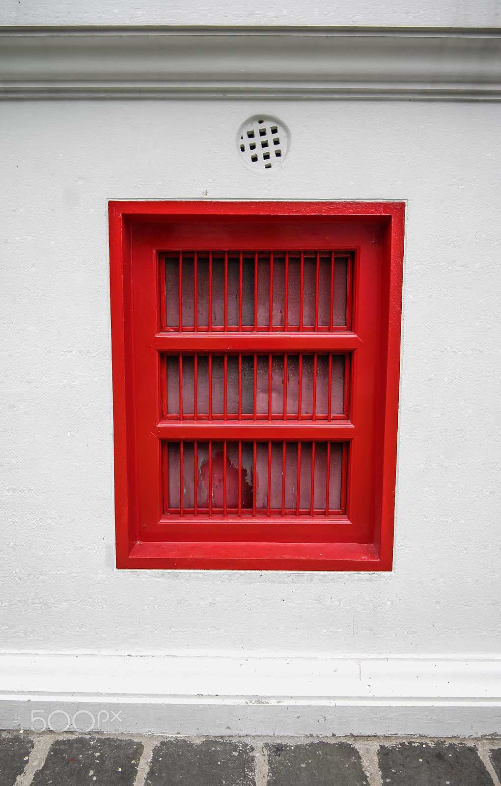 Vario-Elmar T 1:3.5-5.6 / 18-56 ASPH. sample photo. Red window photography