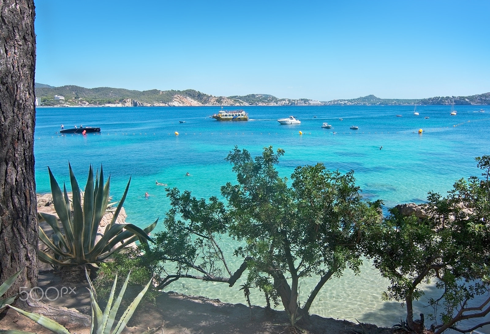 Nikon D7100 + Nikon AF Nikkor 35mm F2D sample photo. Cala fornells beach photography