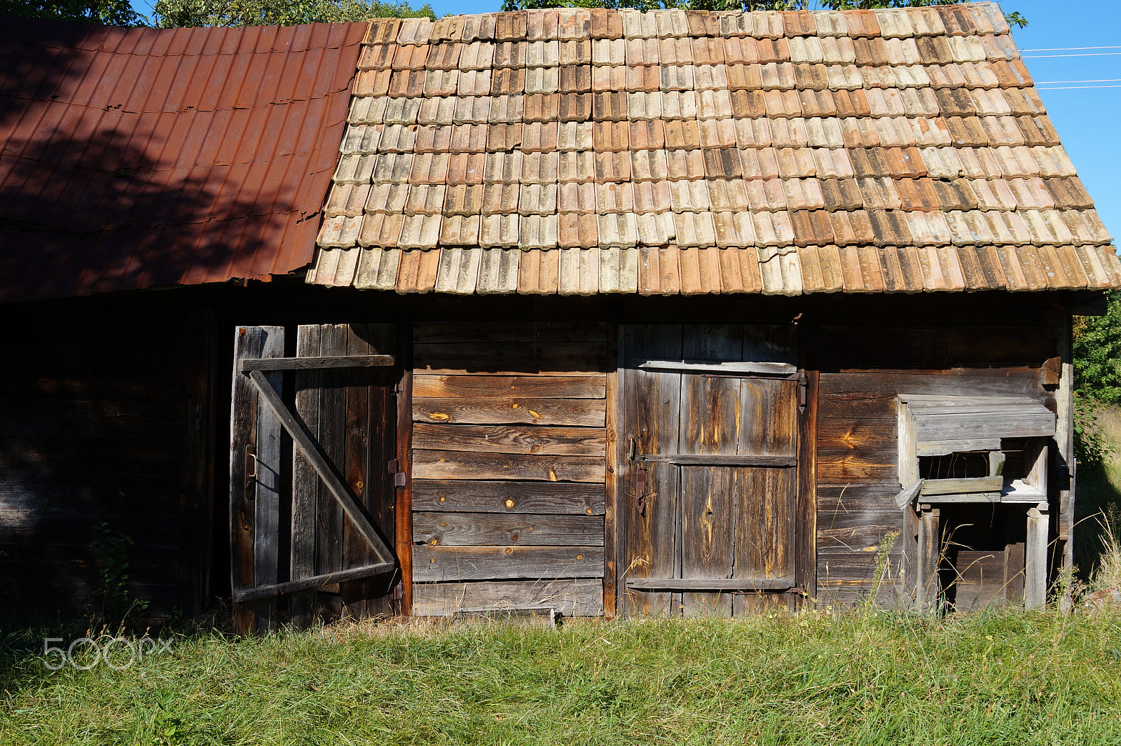 Sony E 18-50mm F4-5.6 sample photo. Autumn landscape. old abandoned village on the empty field.  photography