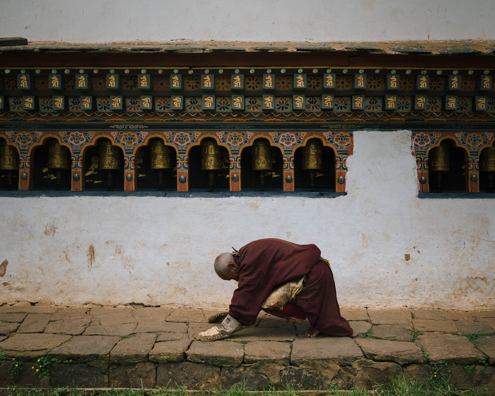 Sigma 24mm F1.4 DG HSM Art sample photo. Silent, dutiful devotion photography