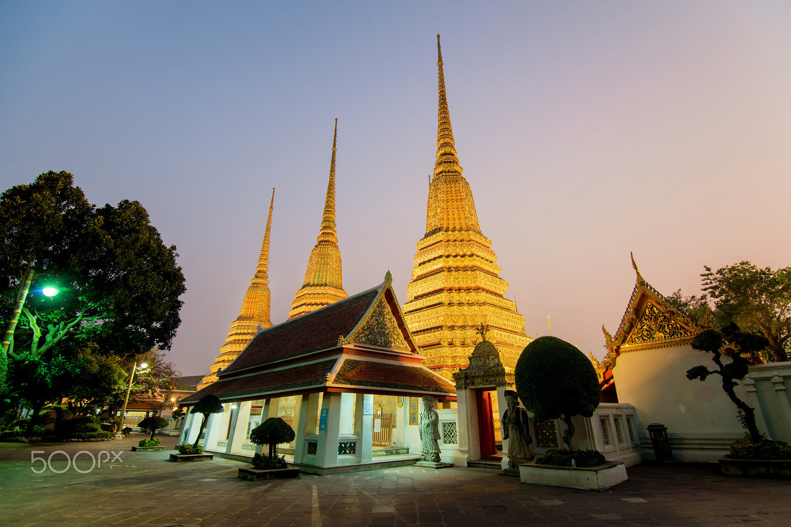 Nikon D800 sample photo. Big pagoda in wat pho temple at night in bangkok, thailand photography