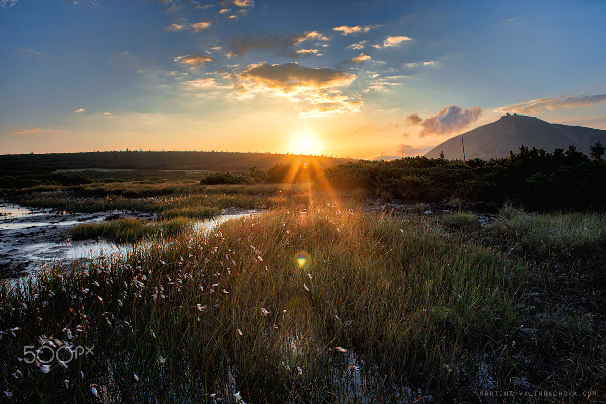 Nikon D750 + Nikon AF Nikkor 24mm F2.8D sample photo. Sunrise behind snezka peak photography