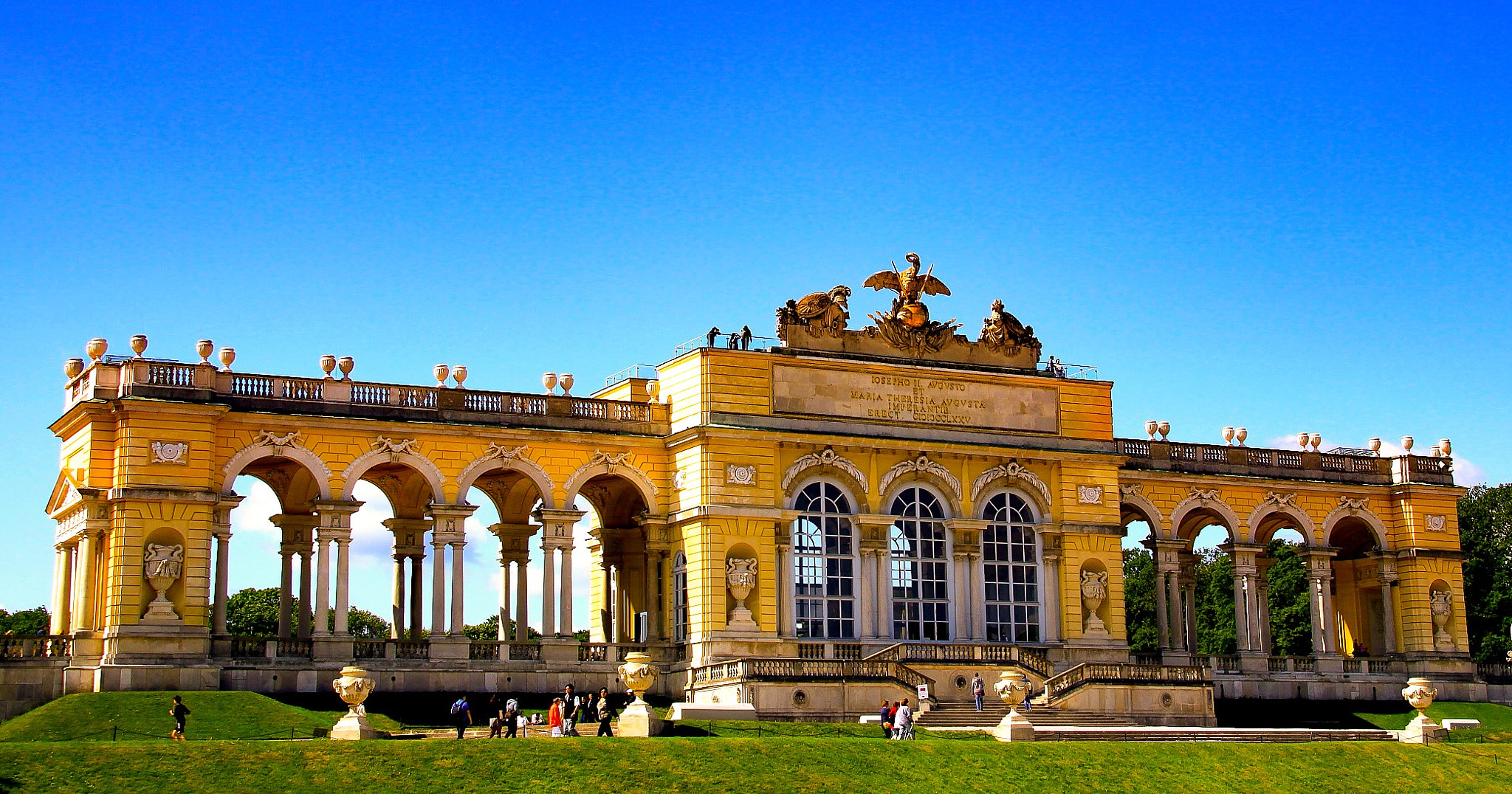 Canon EOS 50D + Canon 18-200mm sample photo. Schönbrunn palace photography