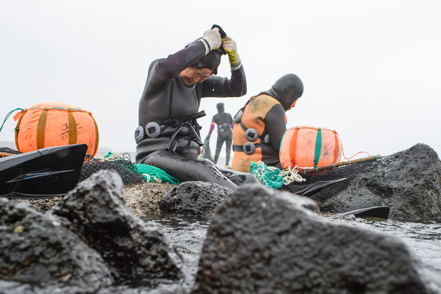 Nikon D4S + Nikon AF-S Nikkor 35mm F1.4G sample photo. Mother of the sea, the jeju haenyeo(woman diver) photography