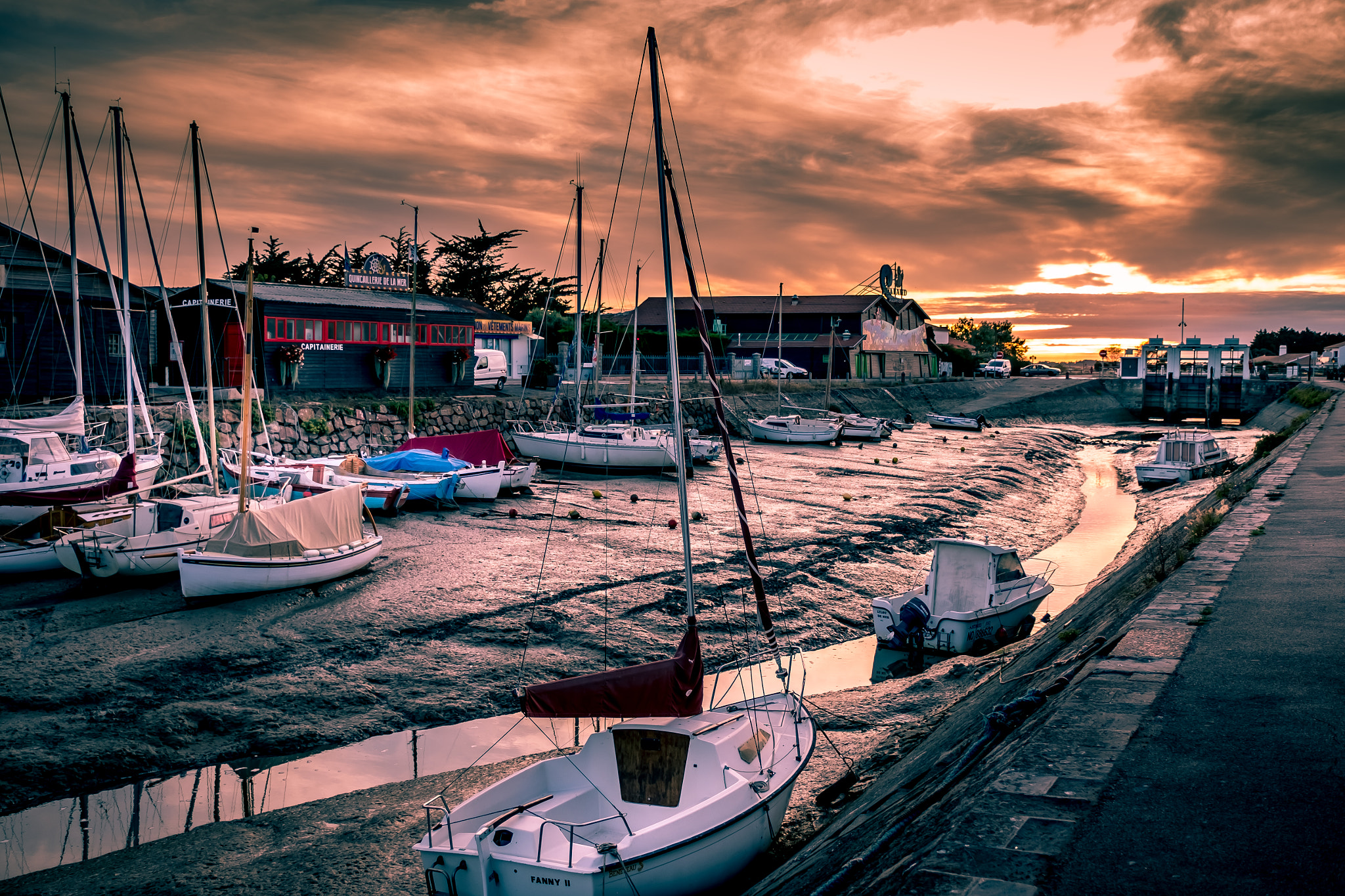 Fujifilm X-E2S sample photo. Low tide photography