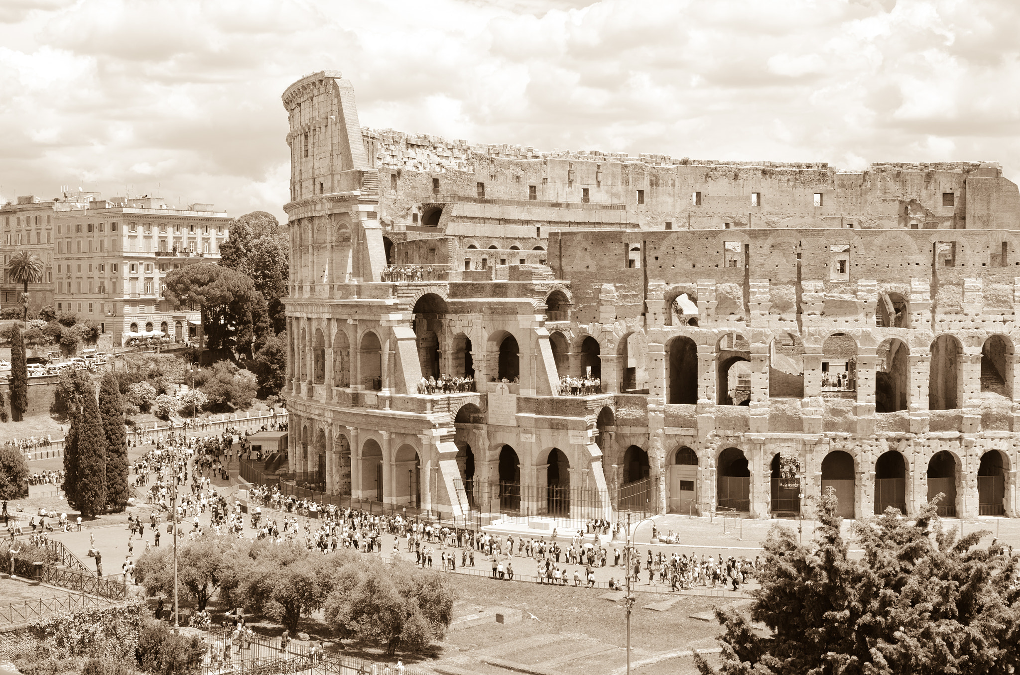 Nikon D7000 + Nikon AF Nikkor 35mm F2D sample photo. Colosseo photography