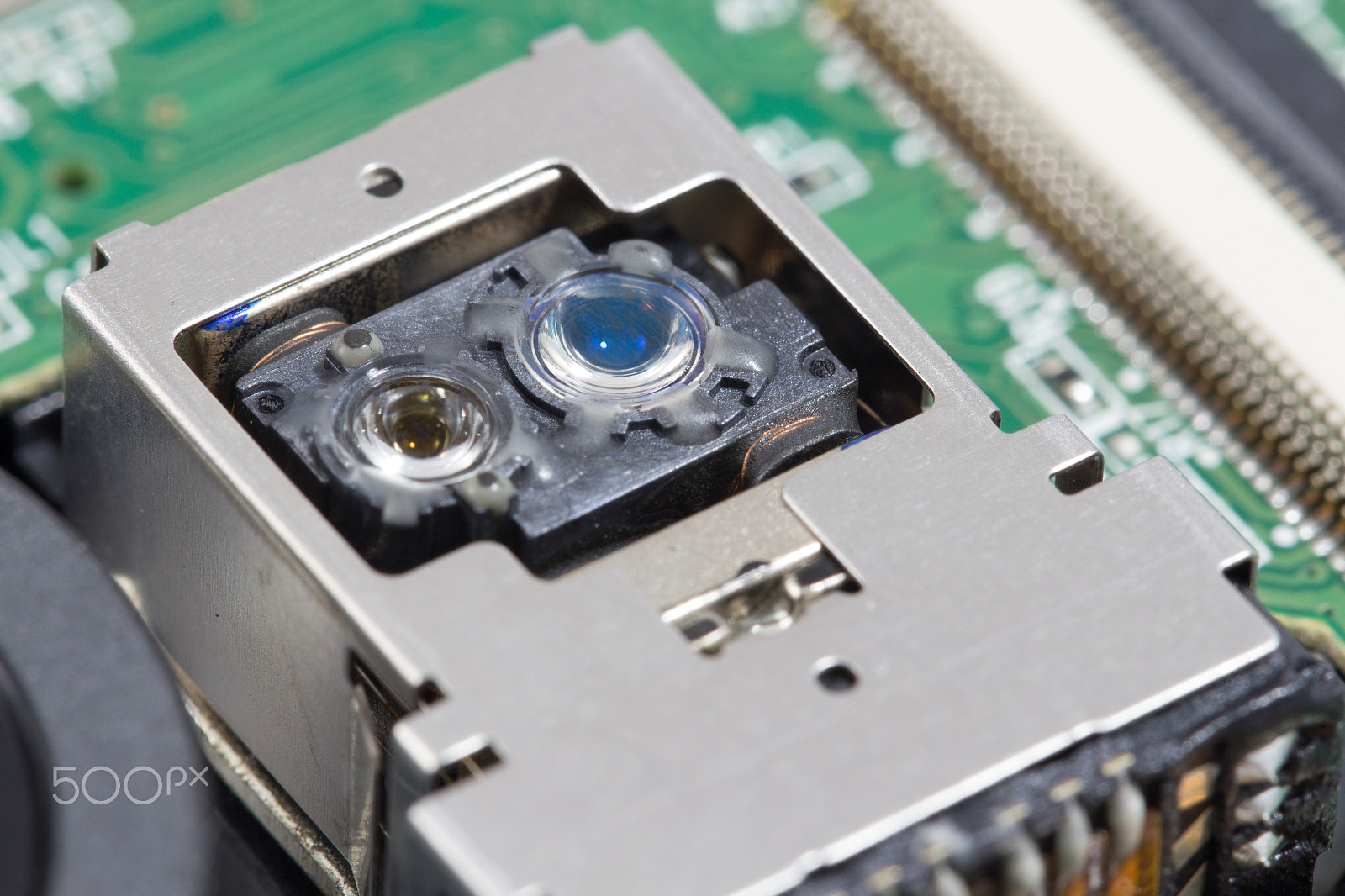 Canon EF 100mm F2.8L Macro IS USM sample photo. Blu-ray rom reading head unit photography