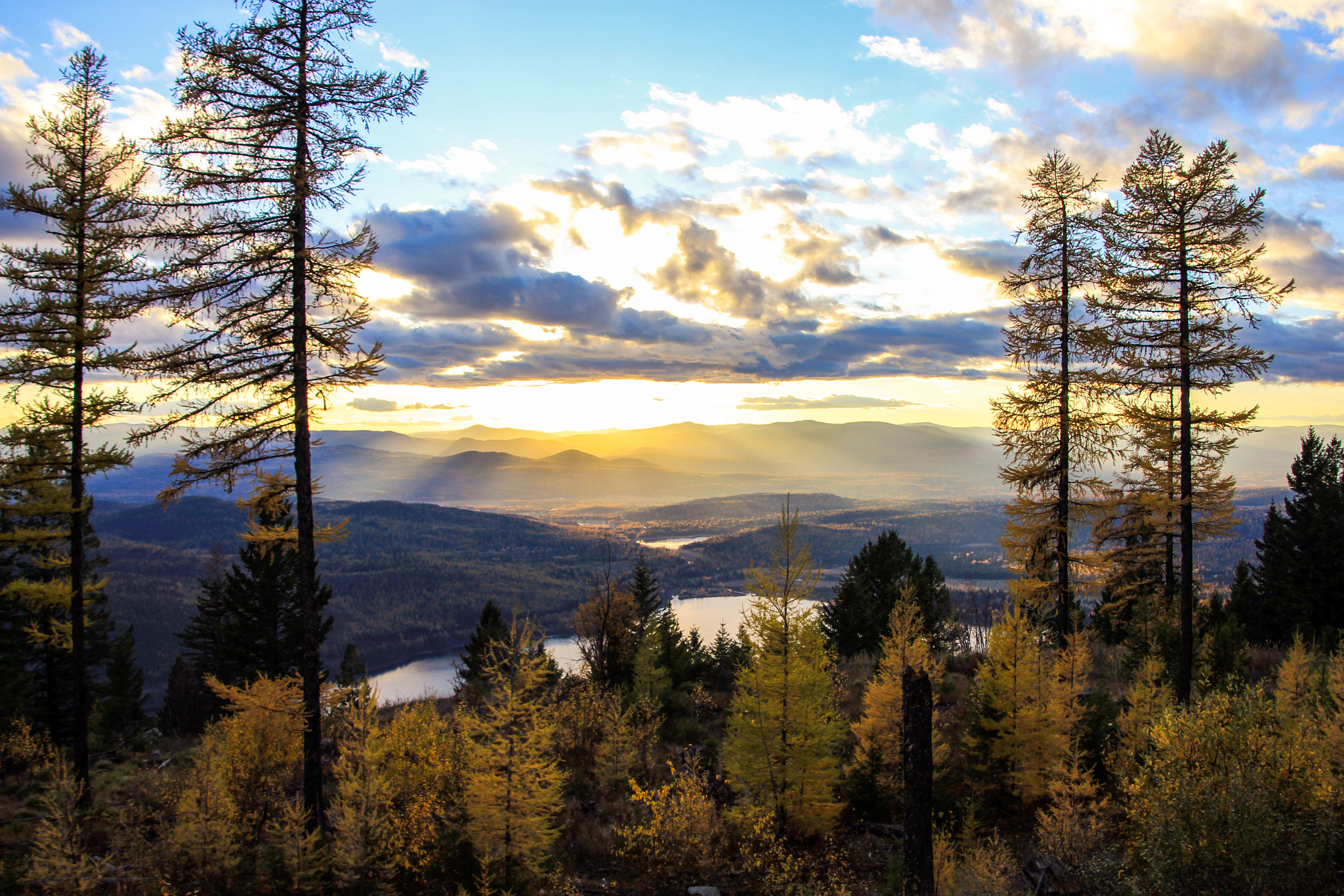 Canon EOS 550D (EOS Rebel T2i / EOS Kiss X4) sample photo. Sunset over whitefish lake photography