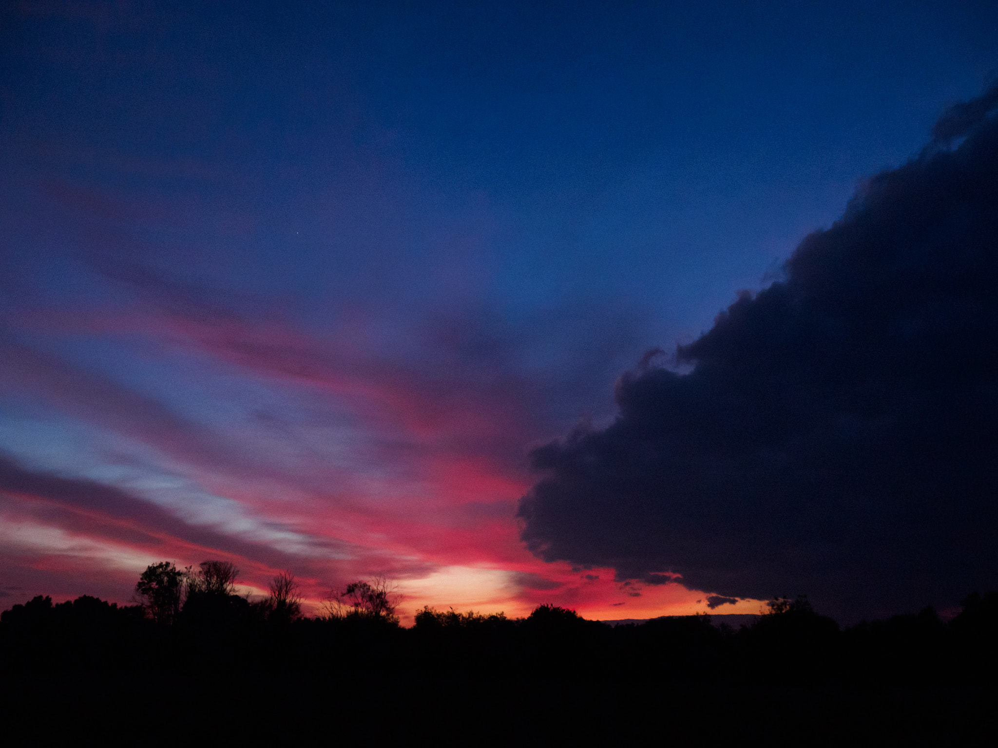 LUMIX G VARIO 14-42/F3.5-5.6 II sample photo. Darkness is coming photography