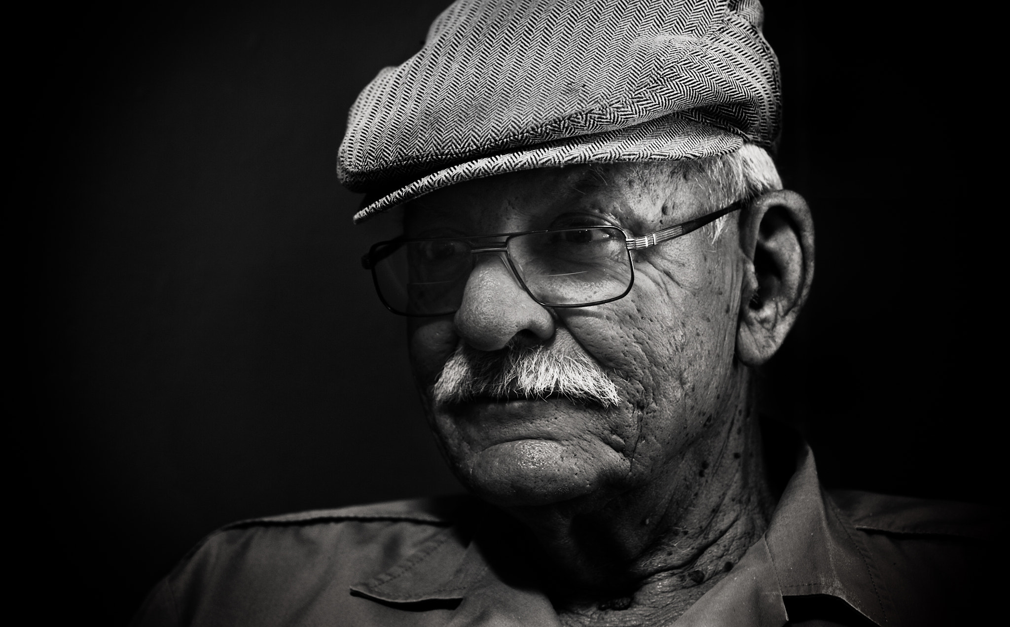 Nikon AF Nikkor 70-300mm F4-5.6G sample photo. Wise older man photography