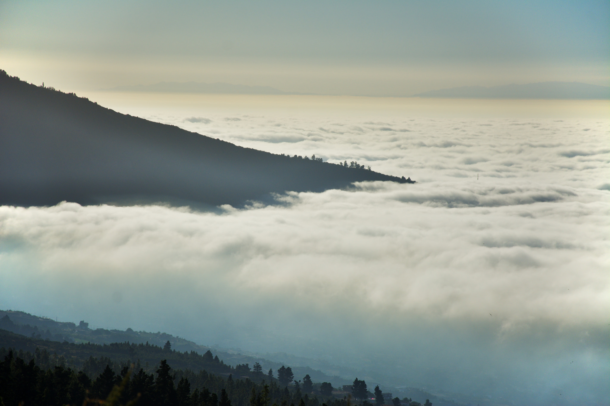 18.00 - 105.00 mm f/3.5 - 5.6 sample photo. Upcoming clouds photography