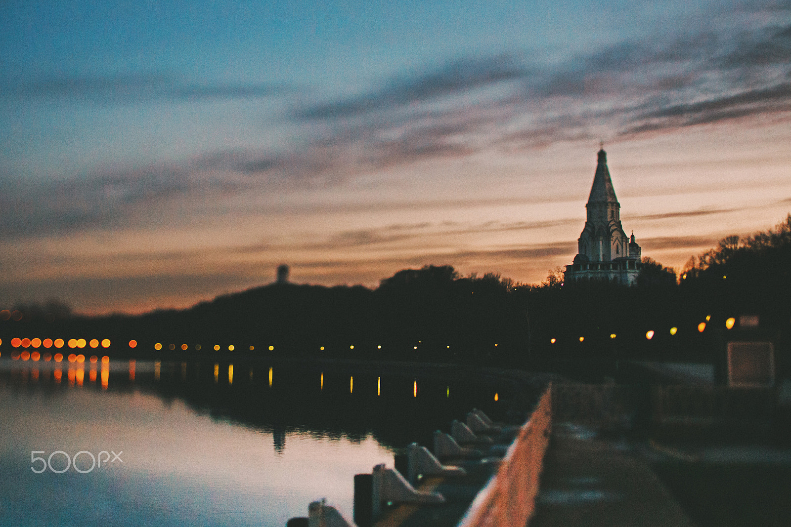Canon EOS 6D + Canon TS-E 45mm F2.8 Tilt-Shift sample photo. Moscow evening photography